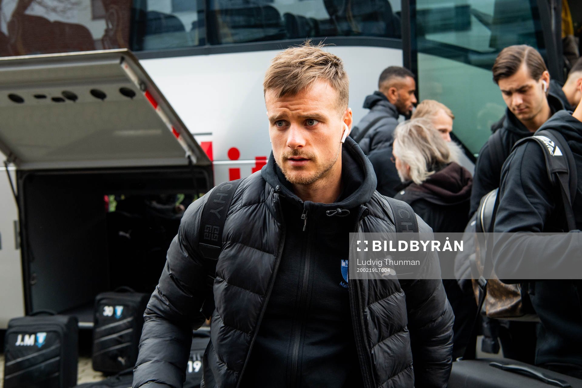 Eric Larsson arrives at the hotel