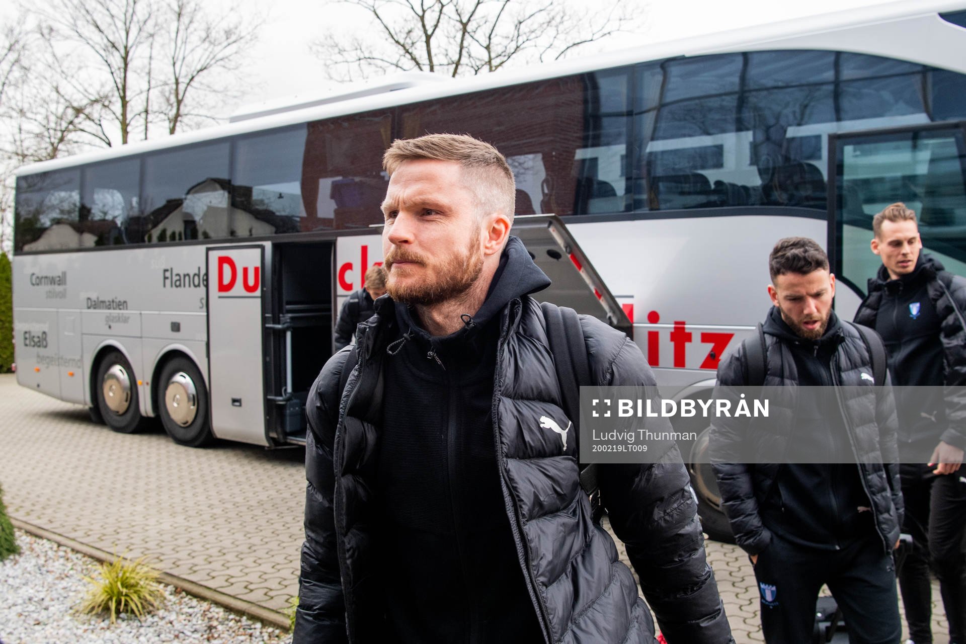 Lasse Nielsen arrives at the hotel