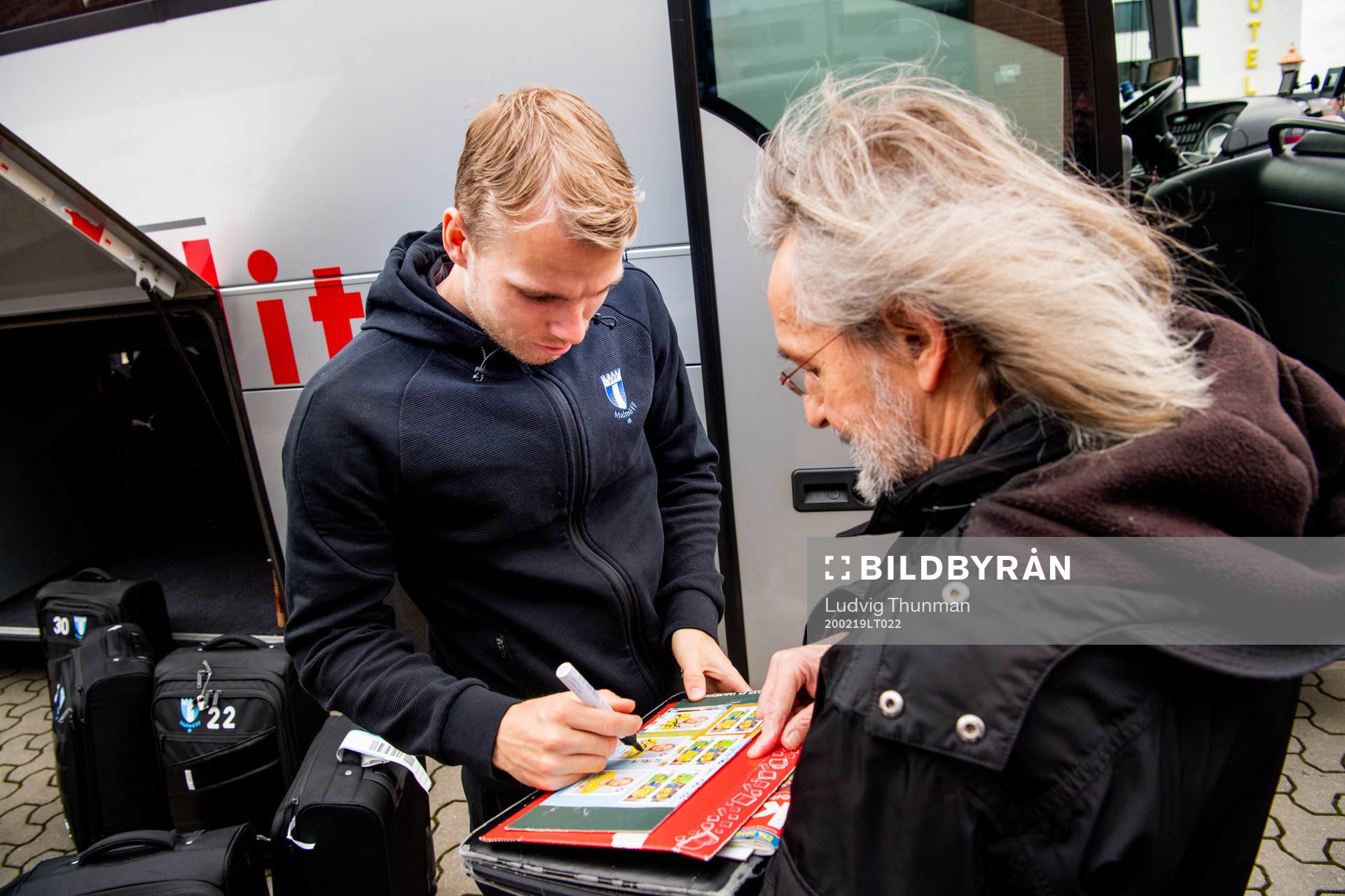 Oscar Lewicki of Malmö FF signs autographs as he  arrives
