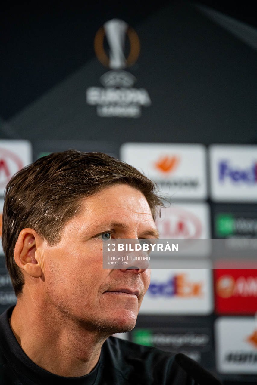 Head coach Oliver Glaser of Wolfsburg