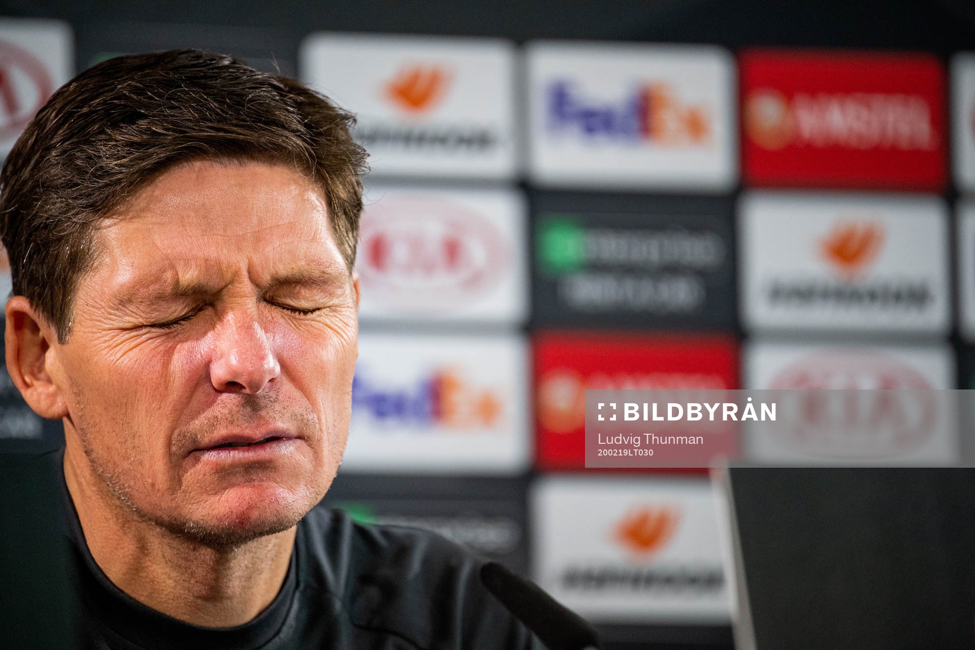 Head coach Oliver Glaser of Wolfsburg