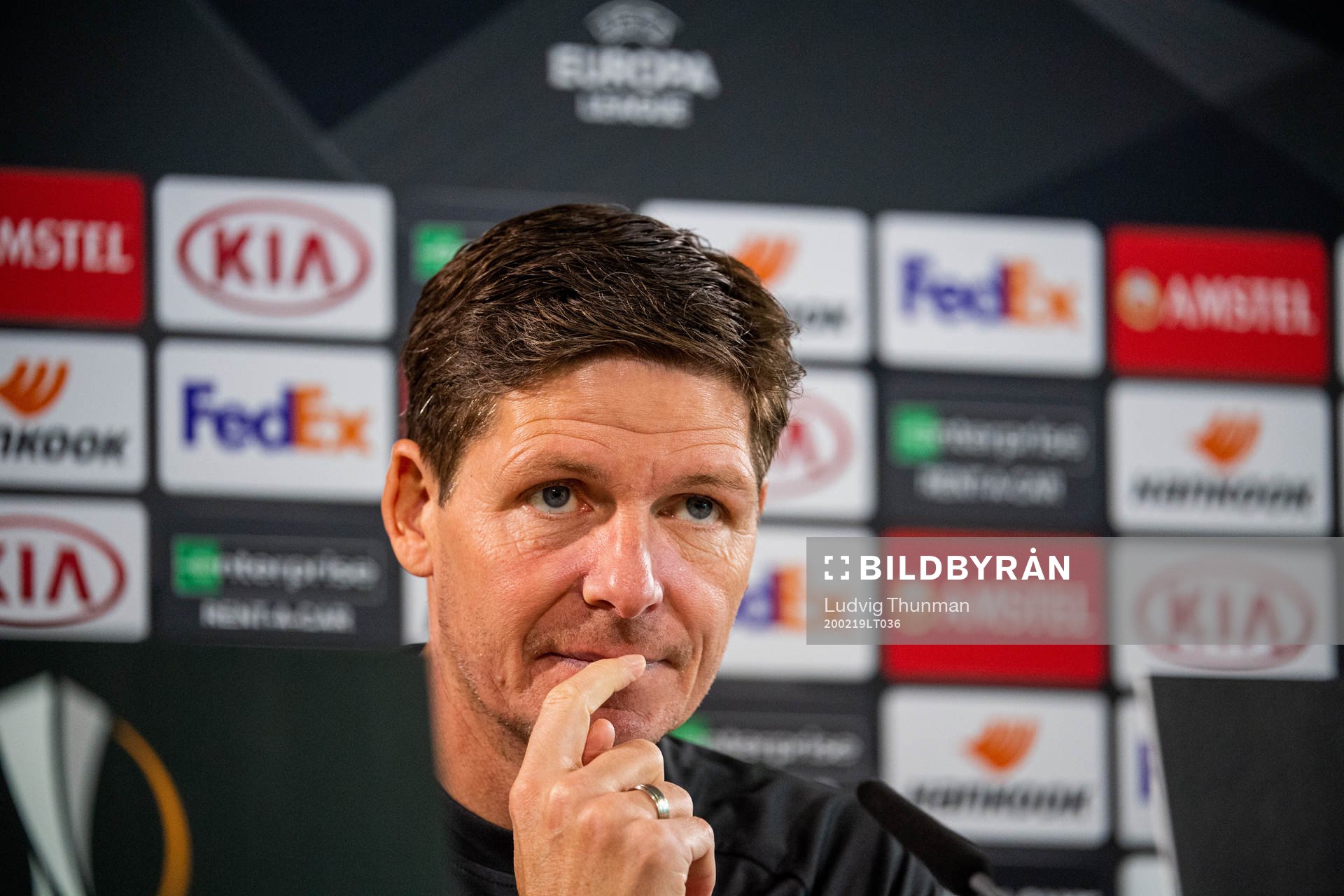 Head coach Oliver Glaser of Wolfsburg