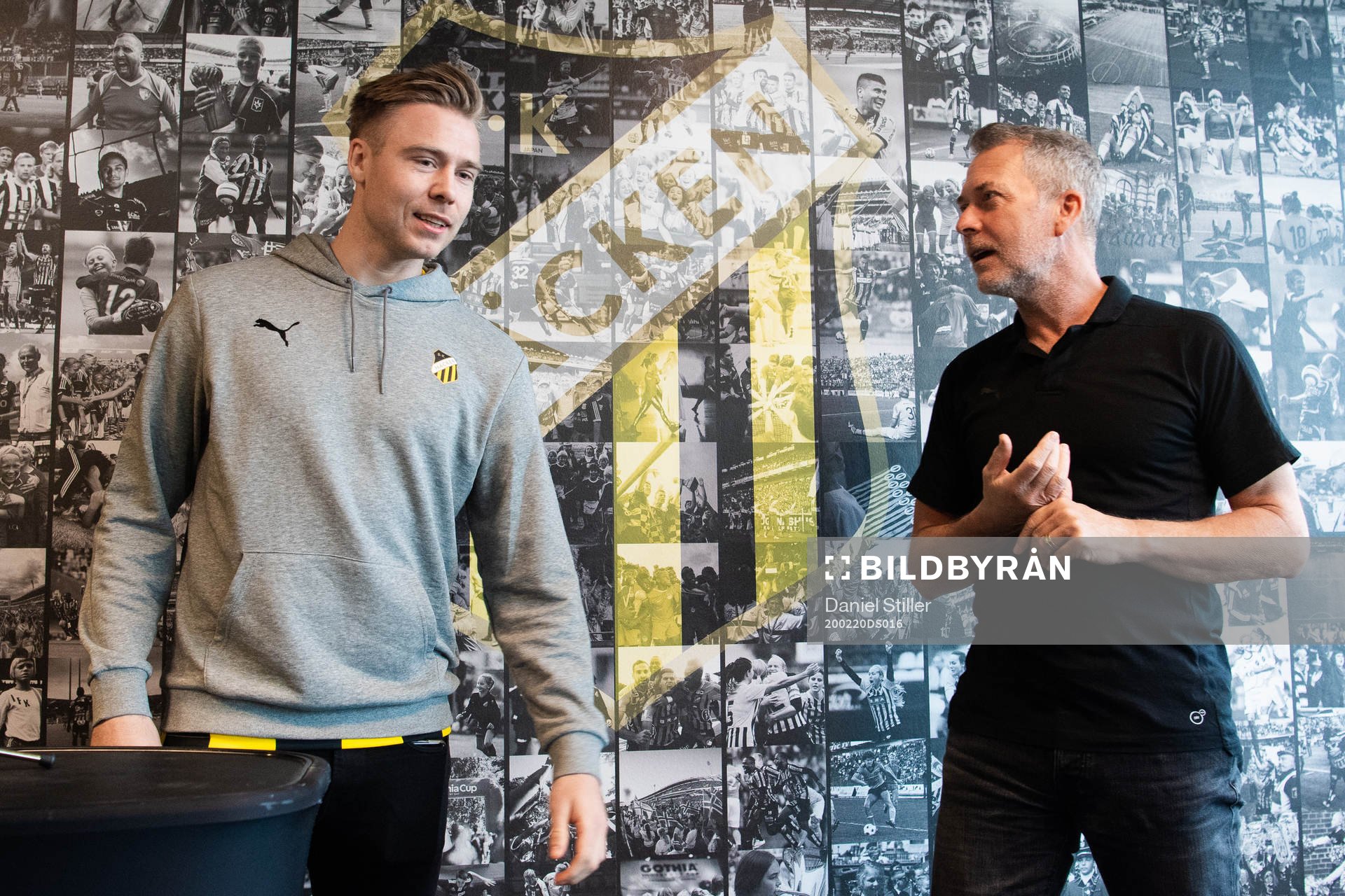 Häckens sportchef Sonny Karlsson presenterar nyförvärvet