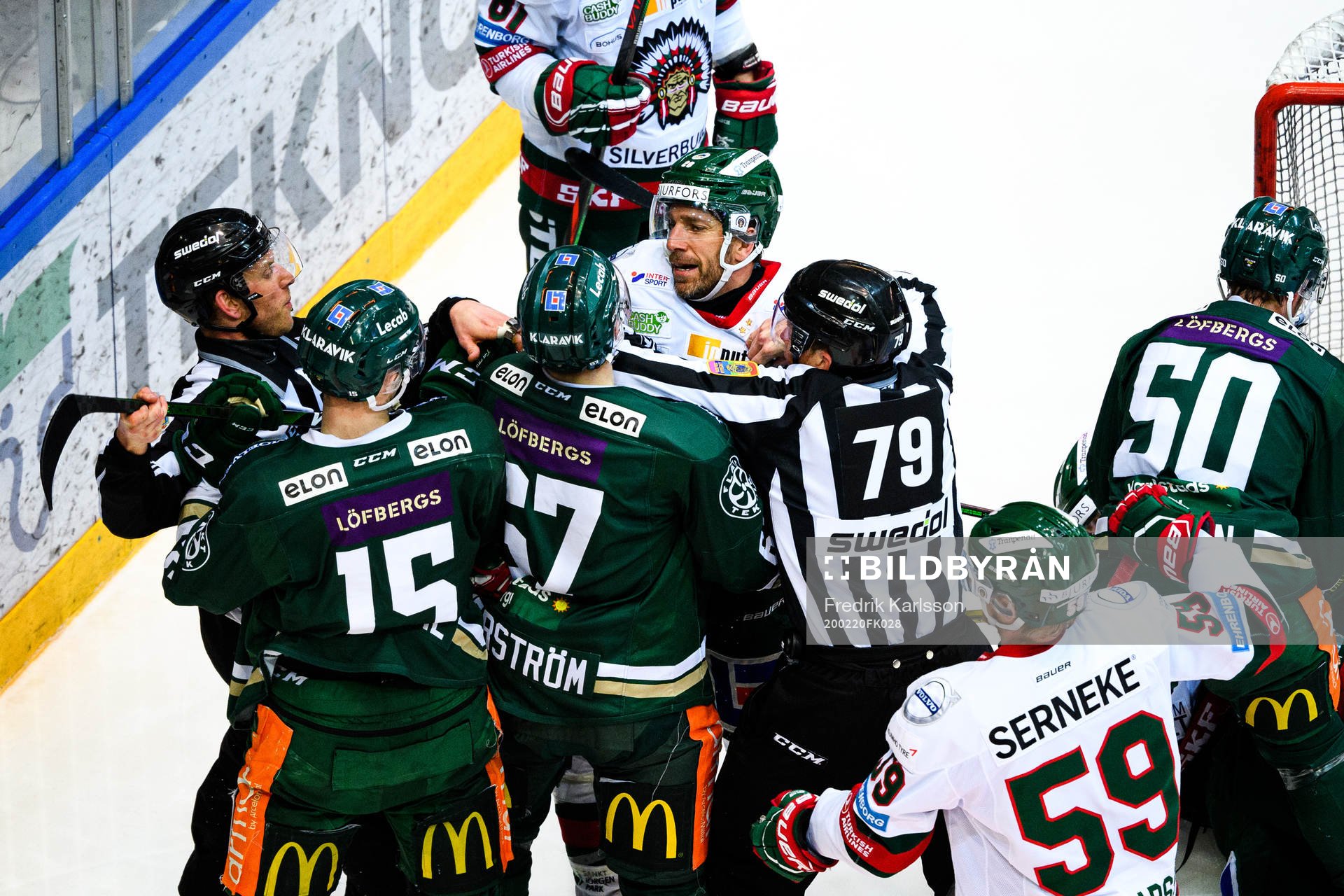 Bråk mellan Färjestads Gustav Rydahl och Frölundas Joel