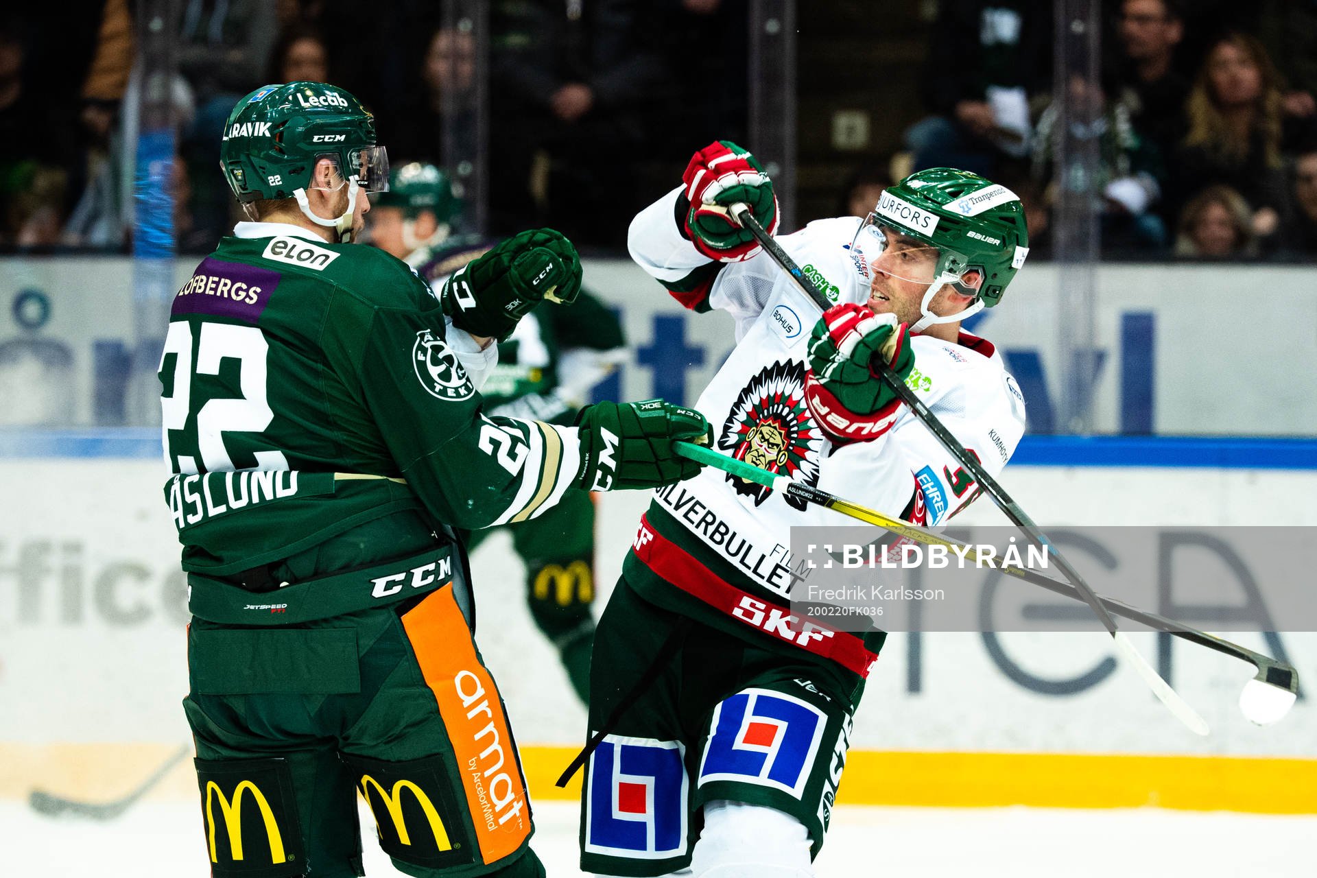 Färjestads Per Åslund och Frölundas Brandon Gormley