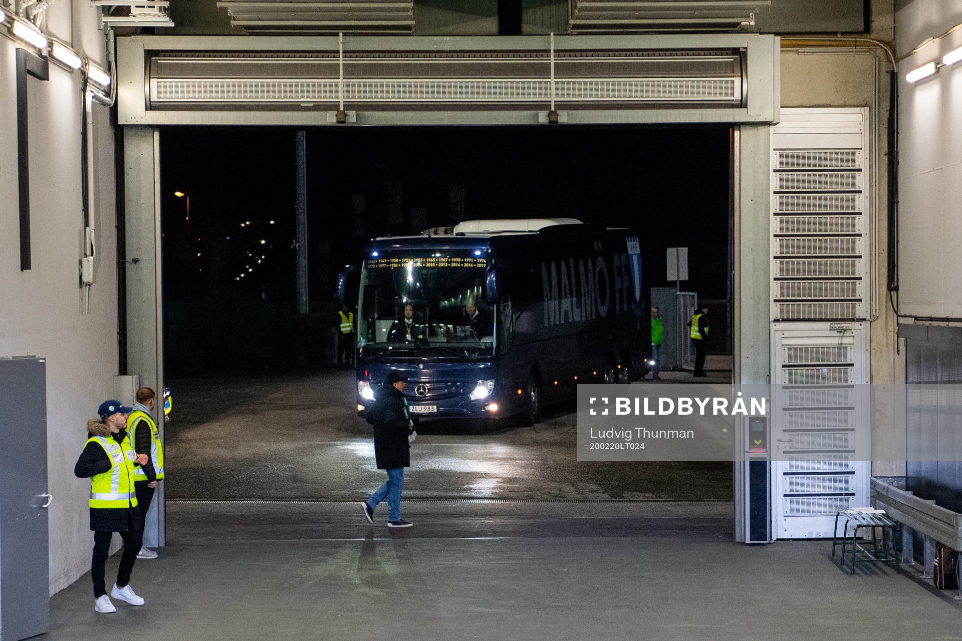 Player bus for Malmö FF arrives