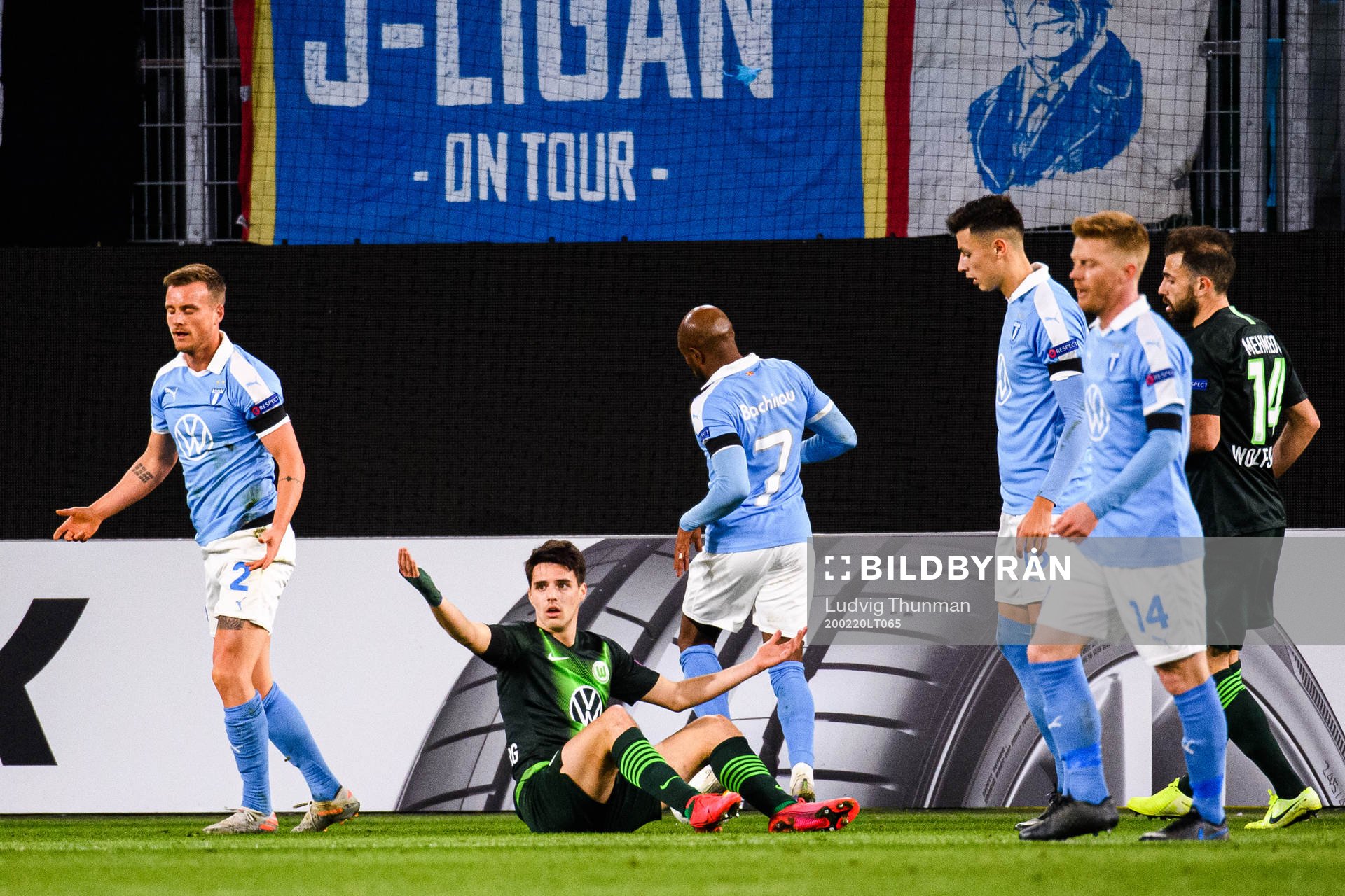 Josip Brekalo of Wolfsburg reacts