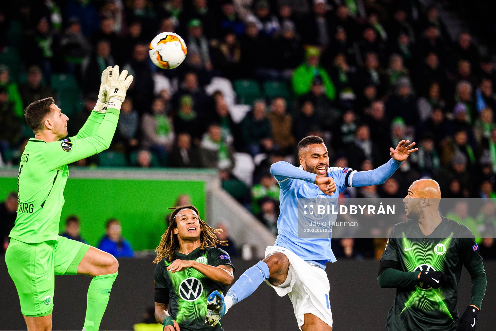 Isaac Kiese Thelin of Malmö FF and goalkeeper Koen