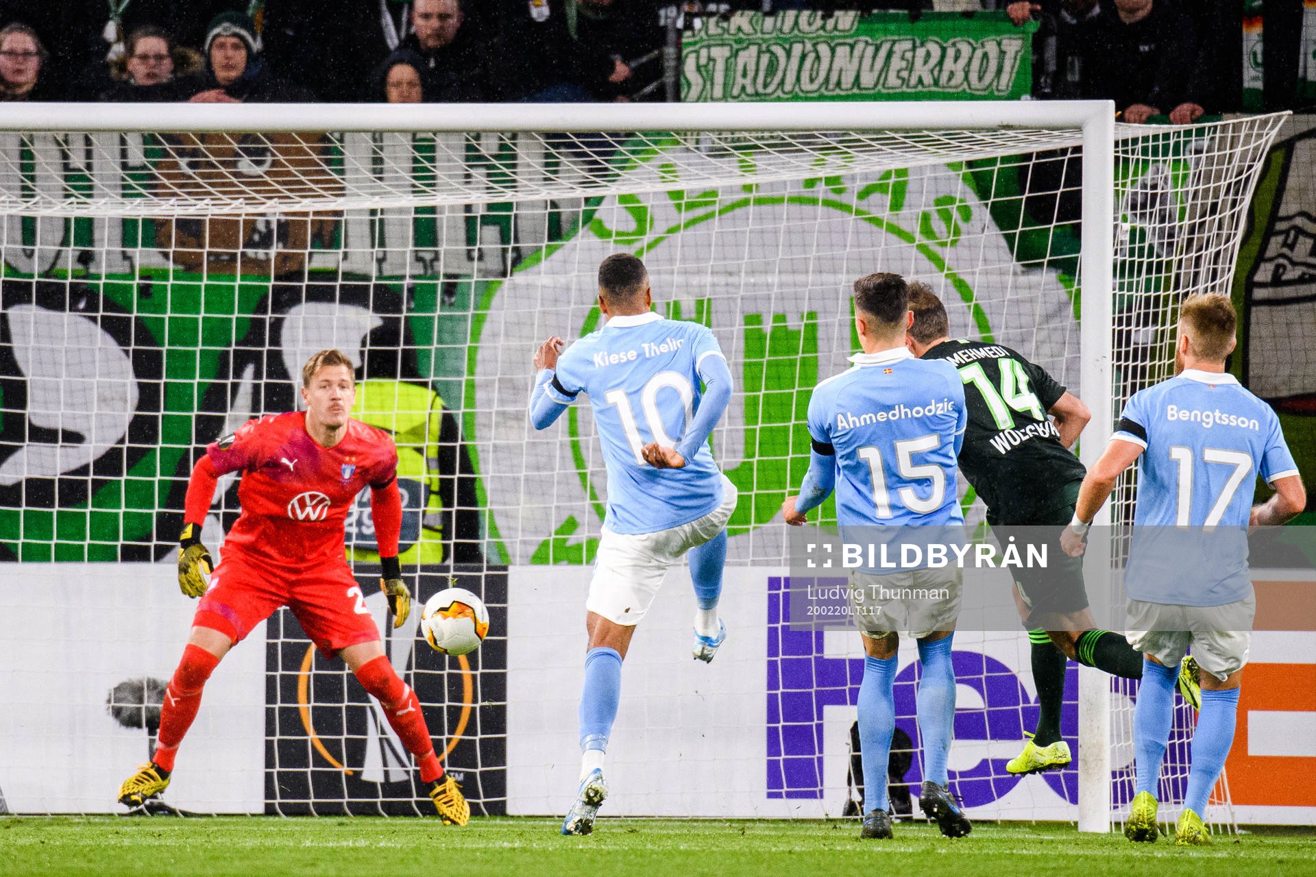 Admir Mehmedi of Wolfsburg scores the 2-1 goal behind goalkeeper Johan Dahlin of Malmö FF during the Europa League round of 32 match between Wolfsburg and Malmö FF on February 20, 2020 in Wolfsburg.