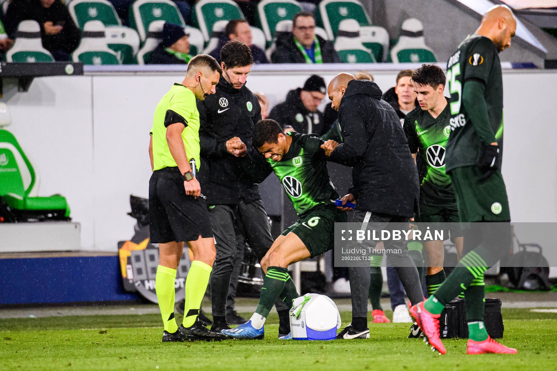 Paulo Otavio of Wolfsburg in pain
