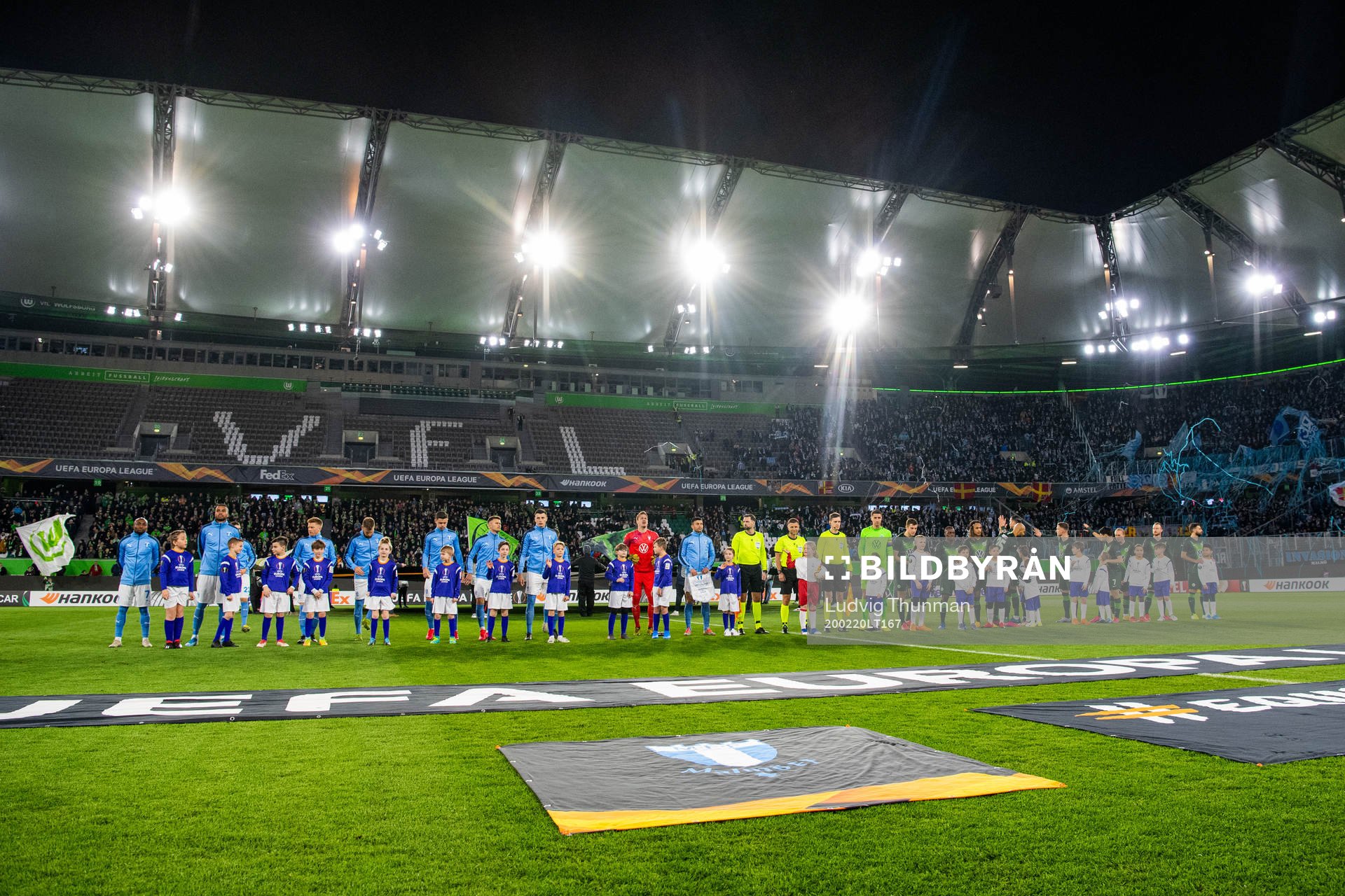 Teams line up