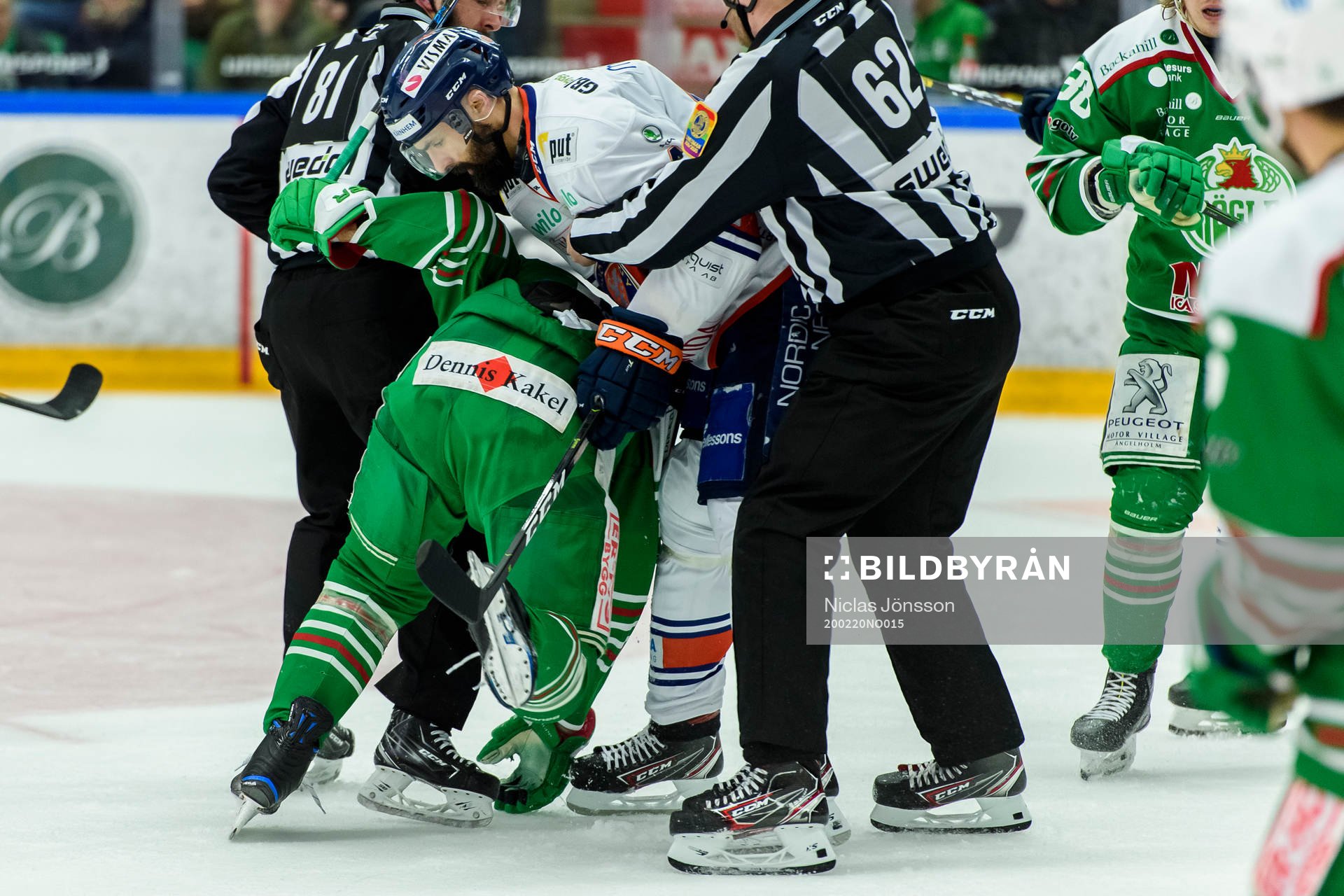 Rögles Taylor Matson  och Växjös Daniel Rahimi i bråk