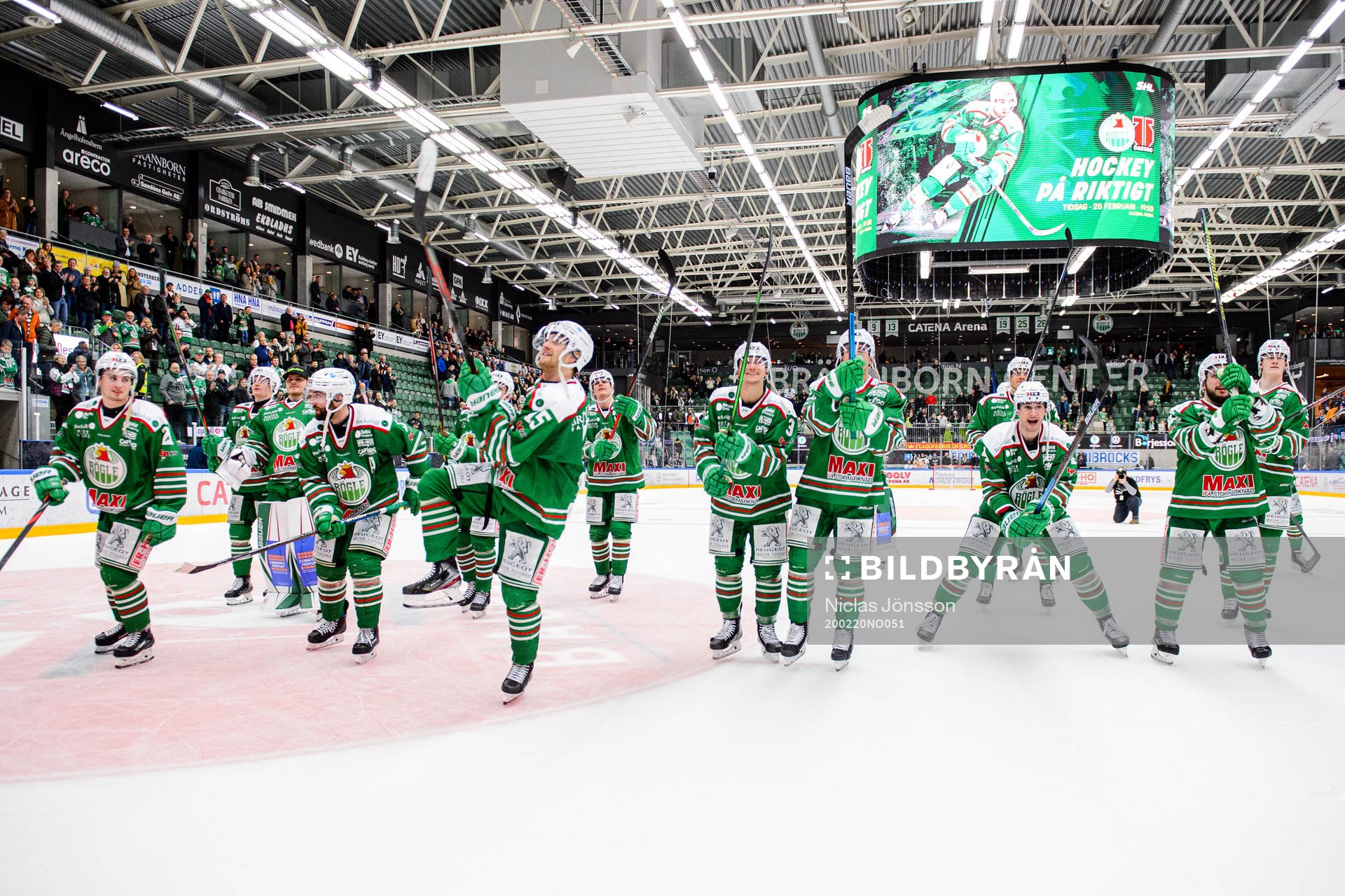 Rögles spelare jublar