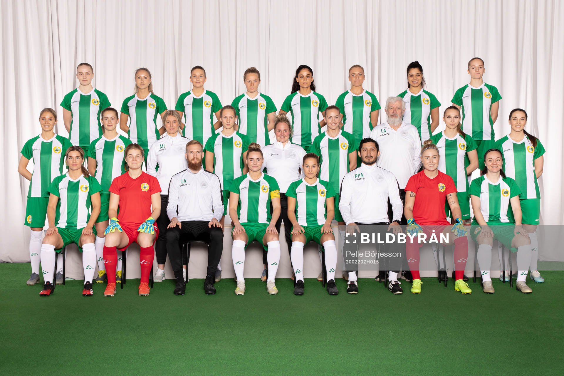 Hammarby poserar för en lagbild den 20 februari 2020 i Stockholm. Bakre ledet från vänster Klara Andrup, Jonna Ståhl, Ellinor Johansson, Emilia Larsson, Lawlaw Nazeri, Ellen Gibson, Dajan Hashemi, Hanna Lundkvist. Mittenledet från vänster: Alice Carlsson, Filippa Graneld, medicinskt ansvarig Mikaela Johansson, Ellen Wangerheim, naprapat Jill Buskas, Elsa Karlsson, materialansvarig Lars Almström, Frida Thörnqvist, Helen Eke. Sittande från vänster: Hanna Folkesson, Britta Gynning, assisterande tränare Ludvig Axelsson, Emma Jansson, Felicia Saving, huvudtränare Pablo Piñones-Arce, Jonna Andersson, June Pedersen.