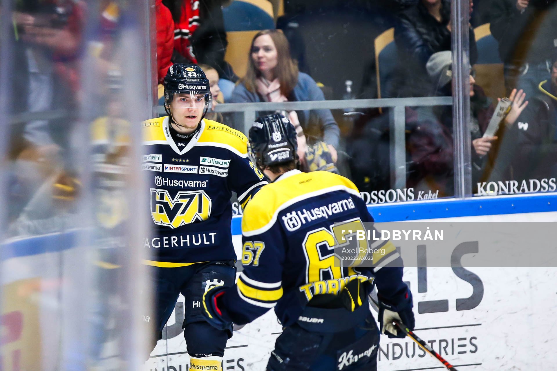 s Lias Andersson jublar med Christoffer Törngren