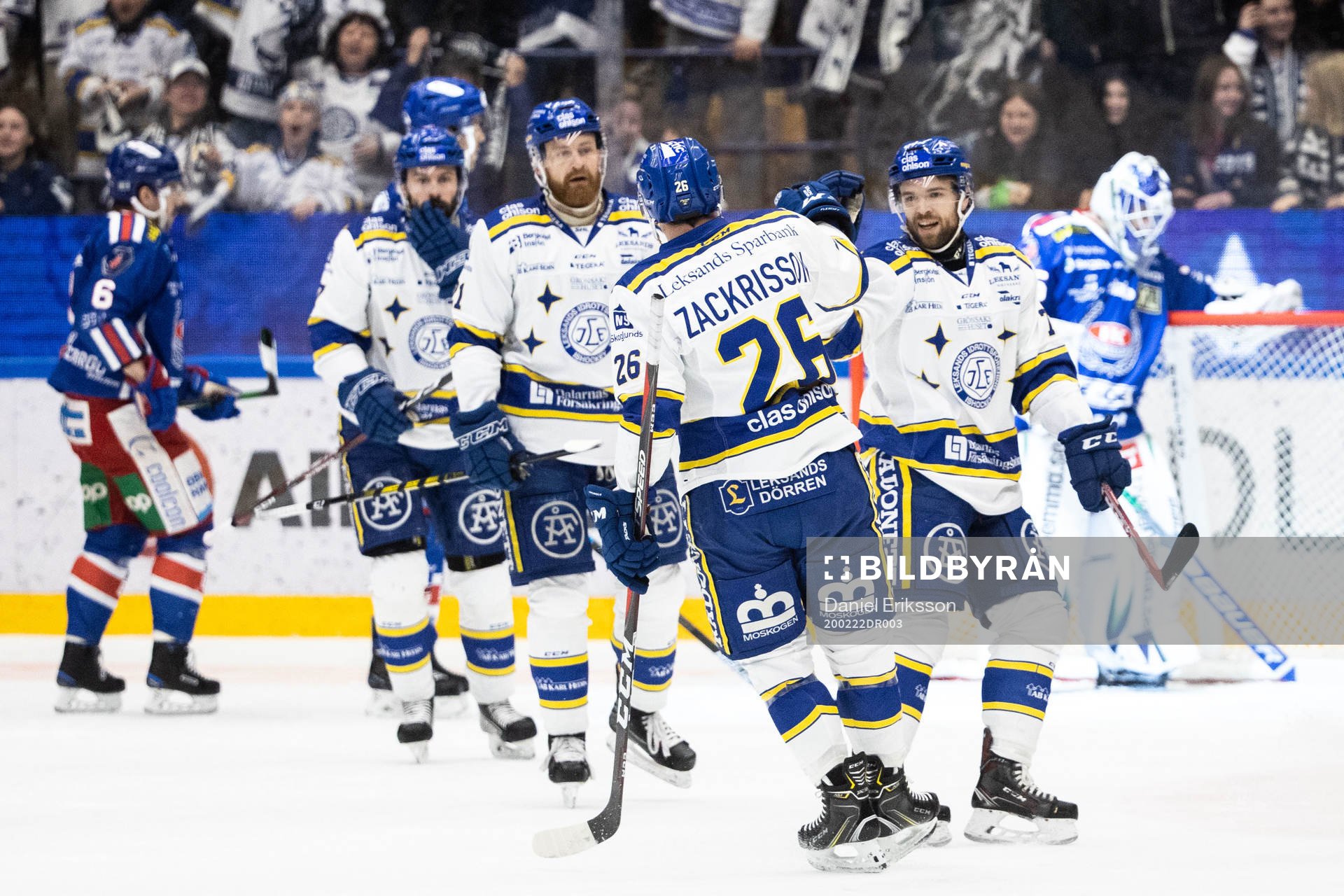 Leksands Patrik Zackrisson jublar med lagkamrater