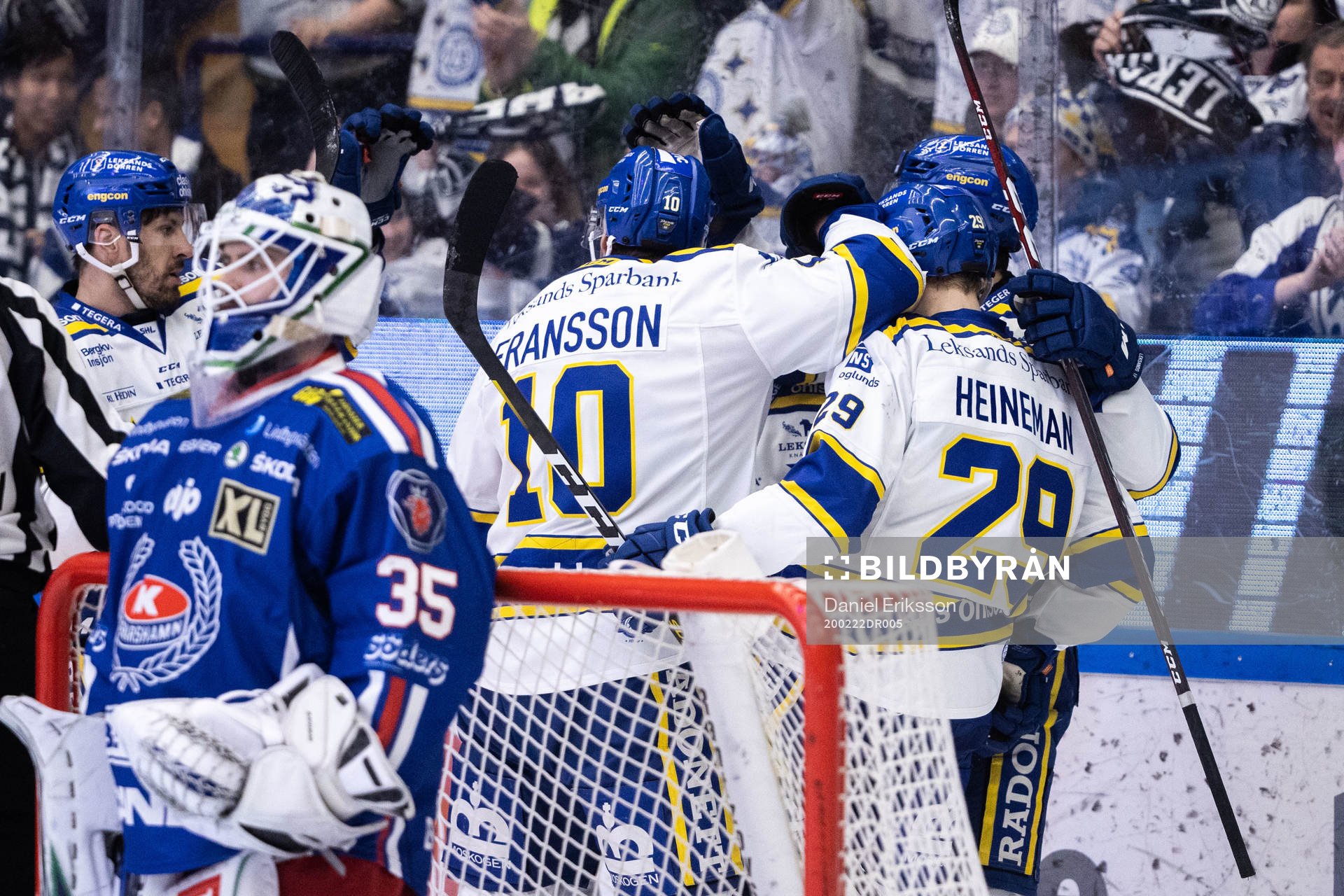 Leksands Sebastian Wännström jublar med lagkamrater