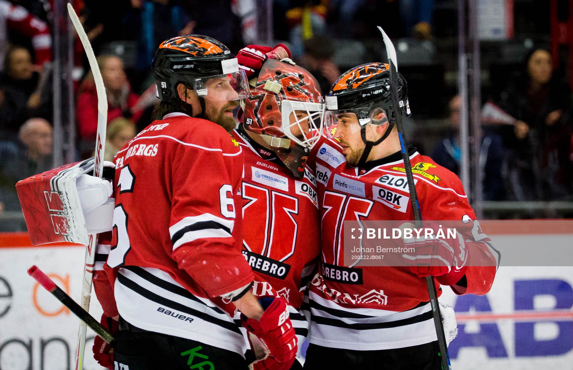 Örebros målvakt Dominik Furch jublar med Jonathan