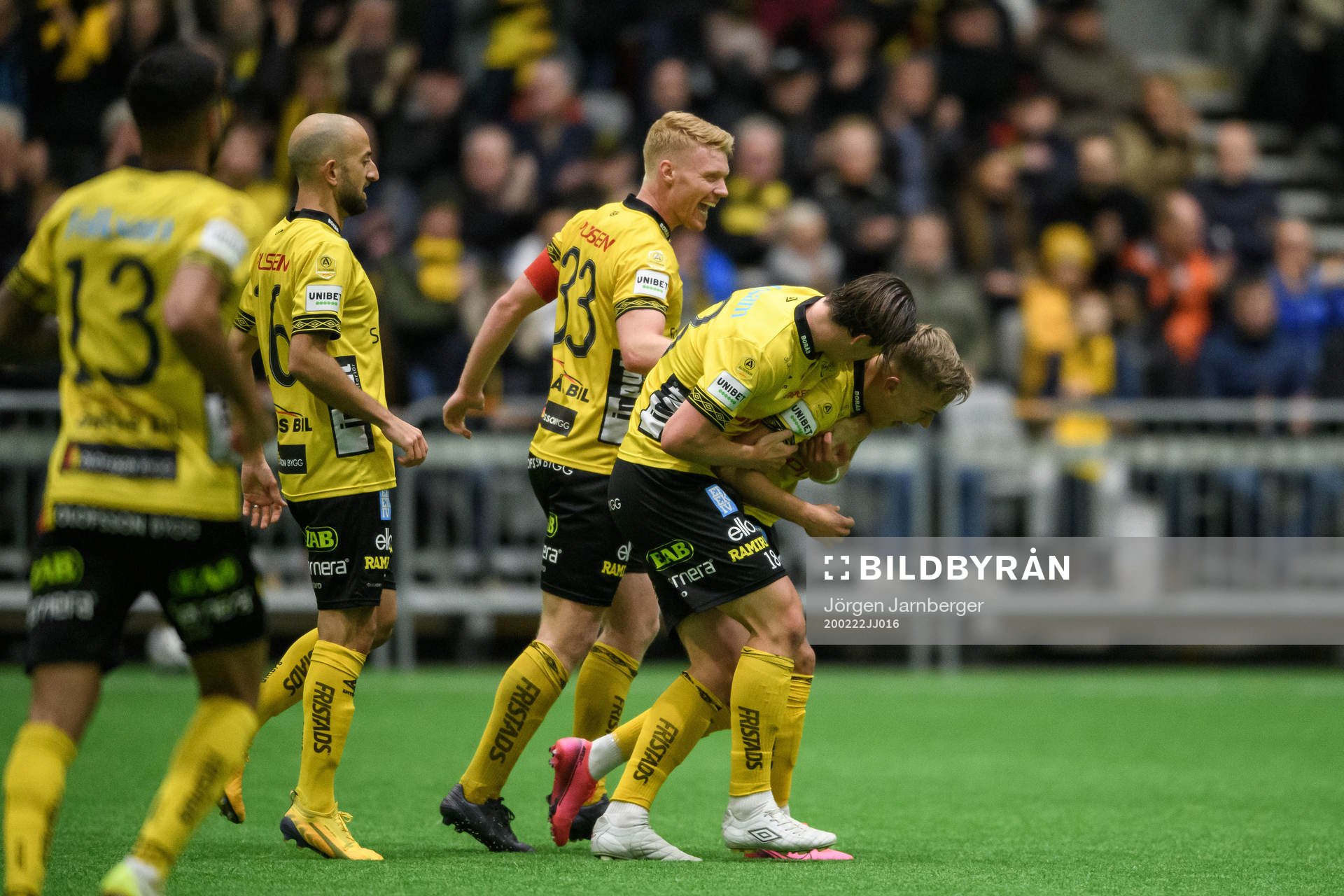 Elfsborgs Per Frick jublar med lagkamrater