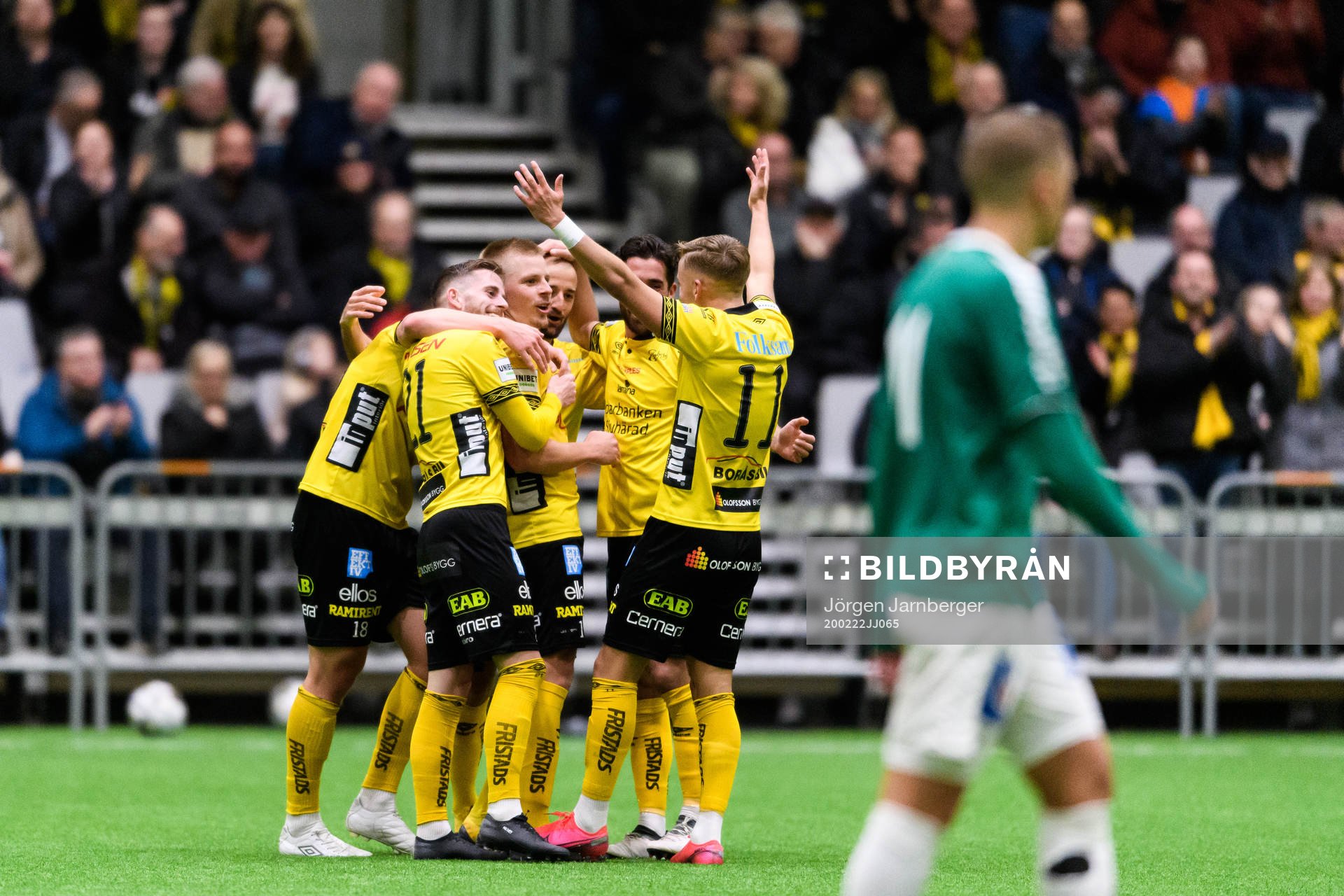 Elfsborgs Per Frick jublar med Rasmus Alm, Robert Gojani, Frederik Holst och Jesper Karlsson efter 3-0 under fotbollsmatchen i Svenska cupen mellan Elfsborg och Brage den 22 februari 2020 i Borås.