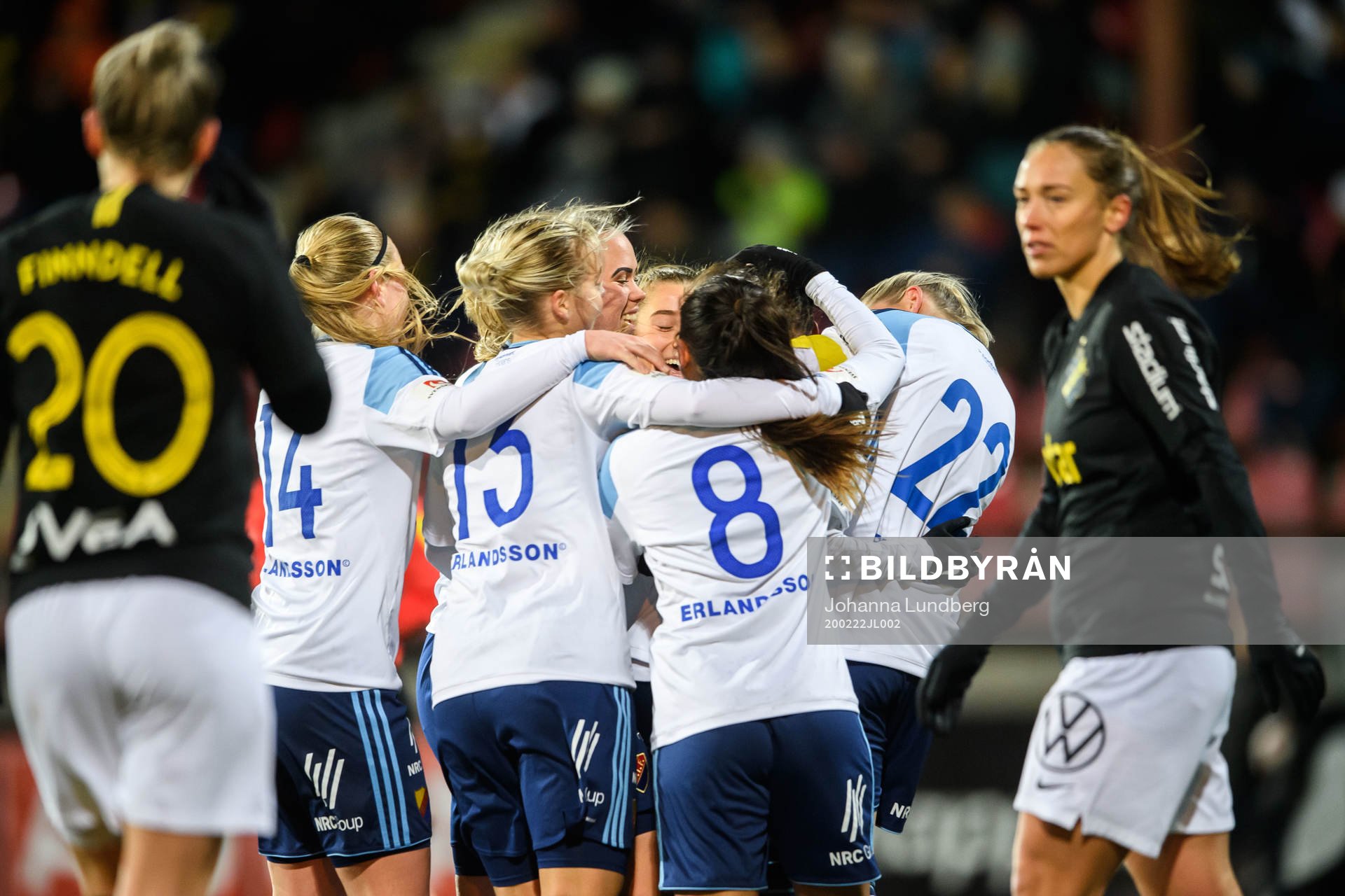 Djurgårdens Olivia Schough jublar med lagkamrater efter 1-0 under fotbollsmatchen i Svenska Cupen mellan AIK och Djurgården den 22 februari 2020 i Stockholm.