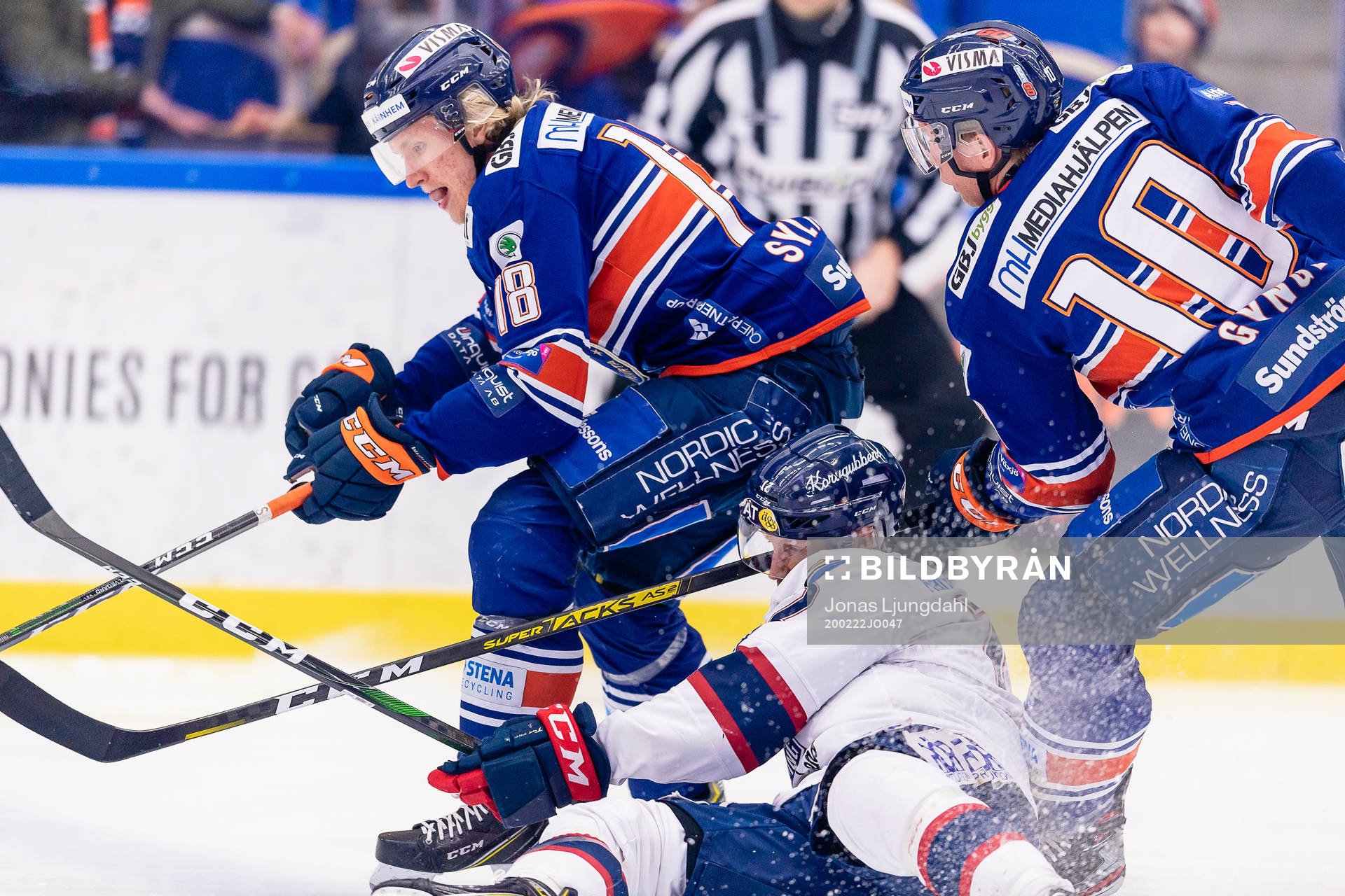 Linköpings Sebastian Karlsson faller