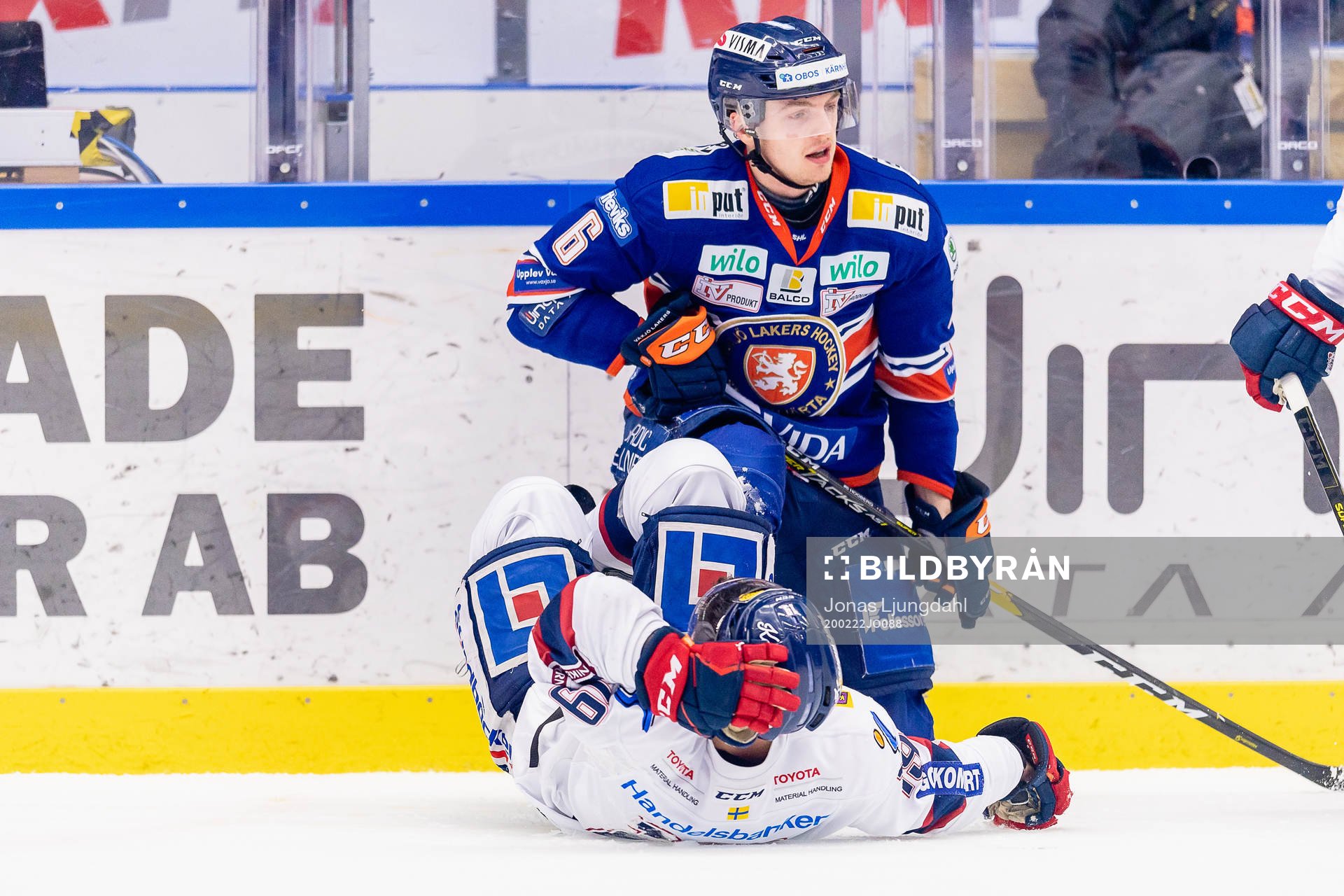 Linköpings Joe Whitney faller