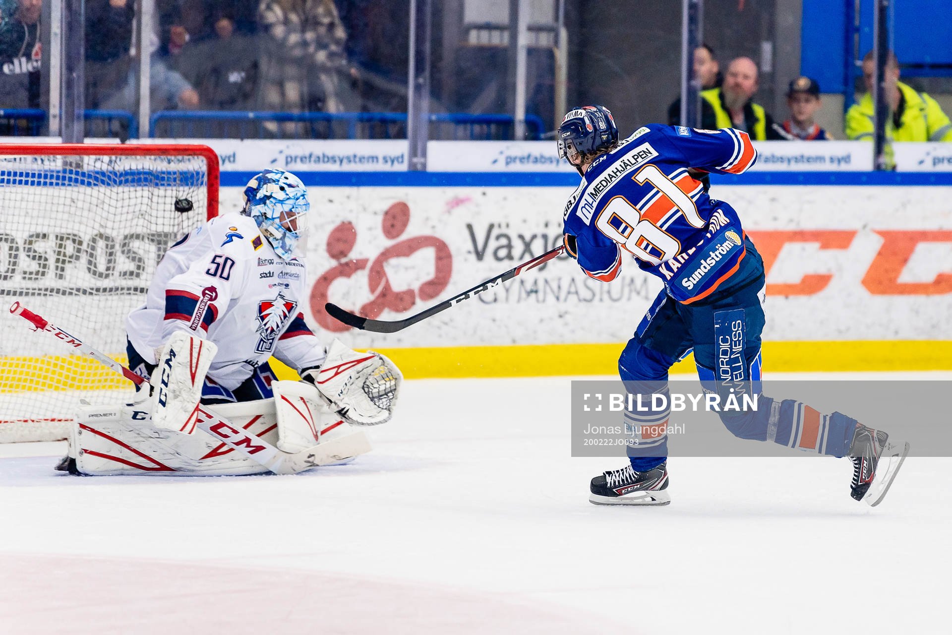 Växjös Fredrik Karlström gör mål 2-0 på staff