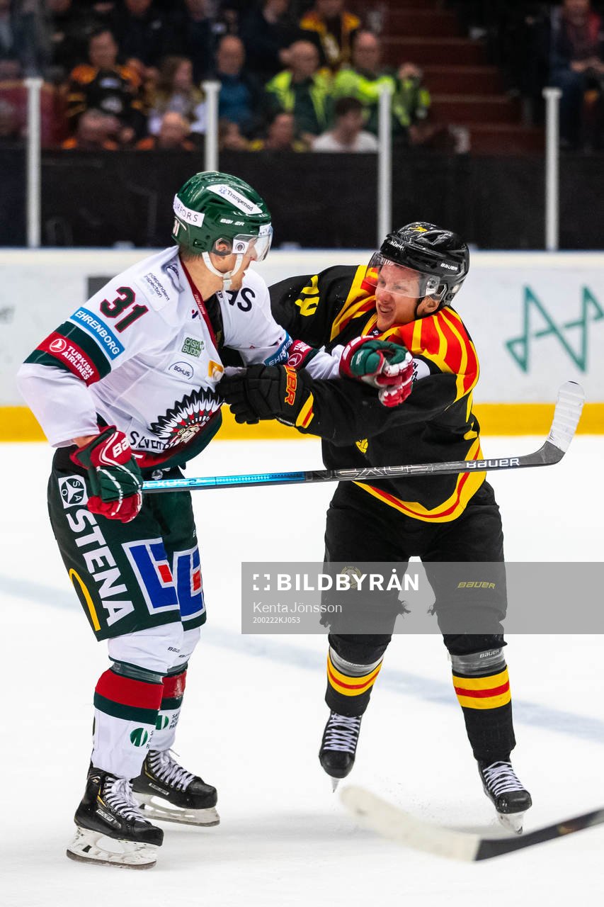 Frölundas Nicklas Lasu och Brynäs Daniel Mannberg i bråk