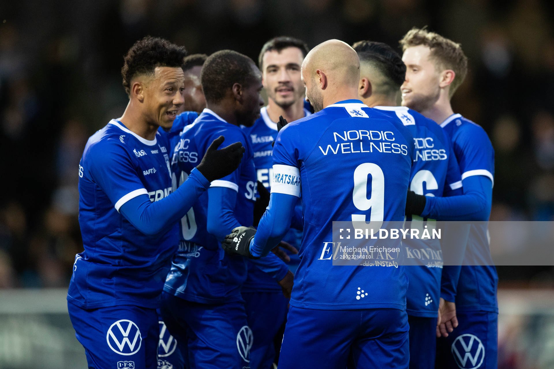 IFK Göteborgs Robin Söder jublar med lagkamrater efter 2-0 under fotbollsmatchen i Svenska Cupen mellan IFK Göteborg och Västerås den 22 februari 2020 i Göteborg.