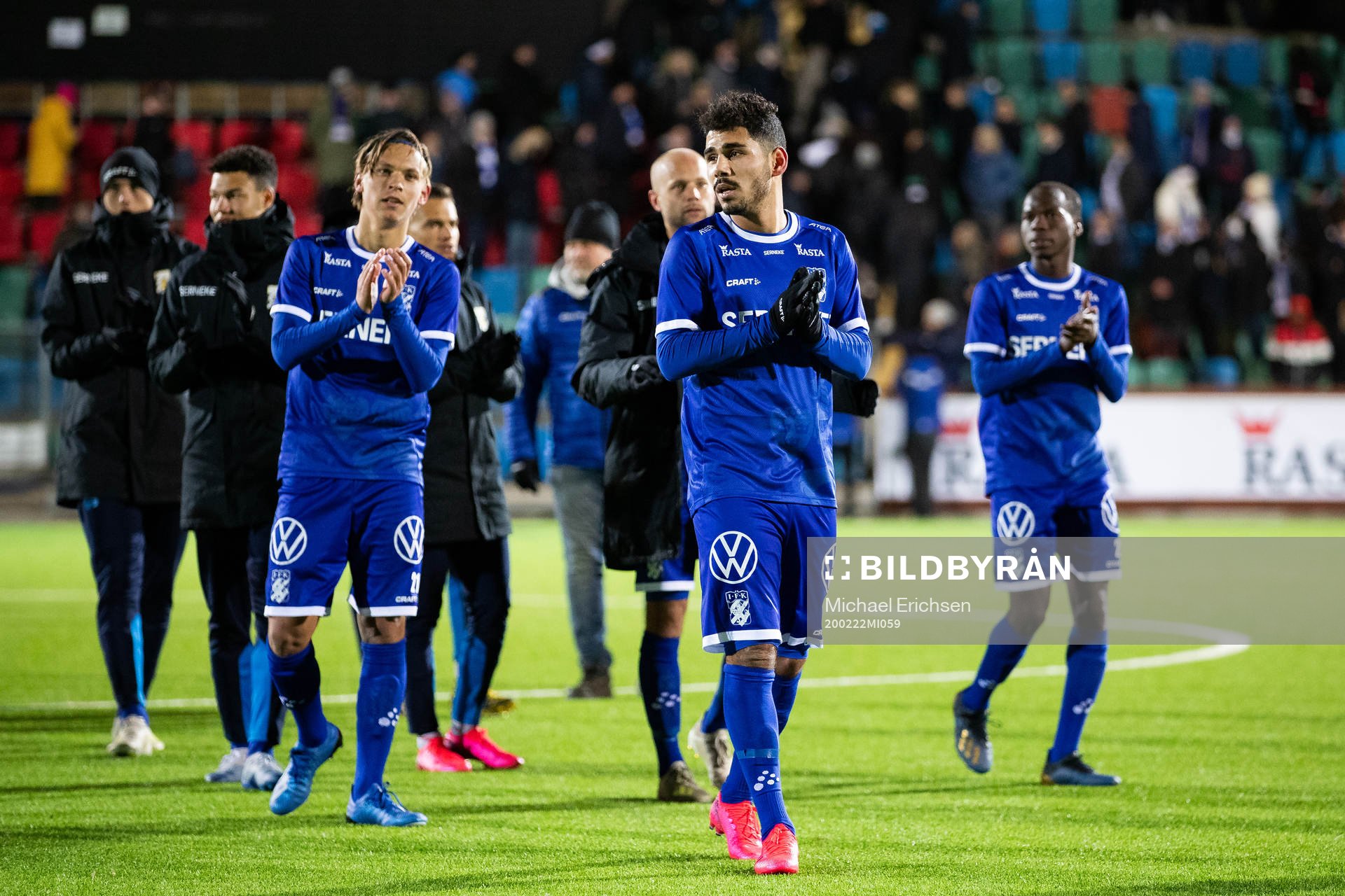 IFK Göteborgs Hosam Aiesh tackar publiken