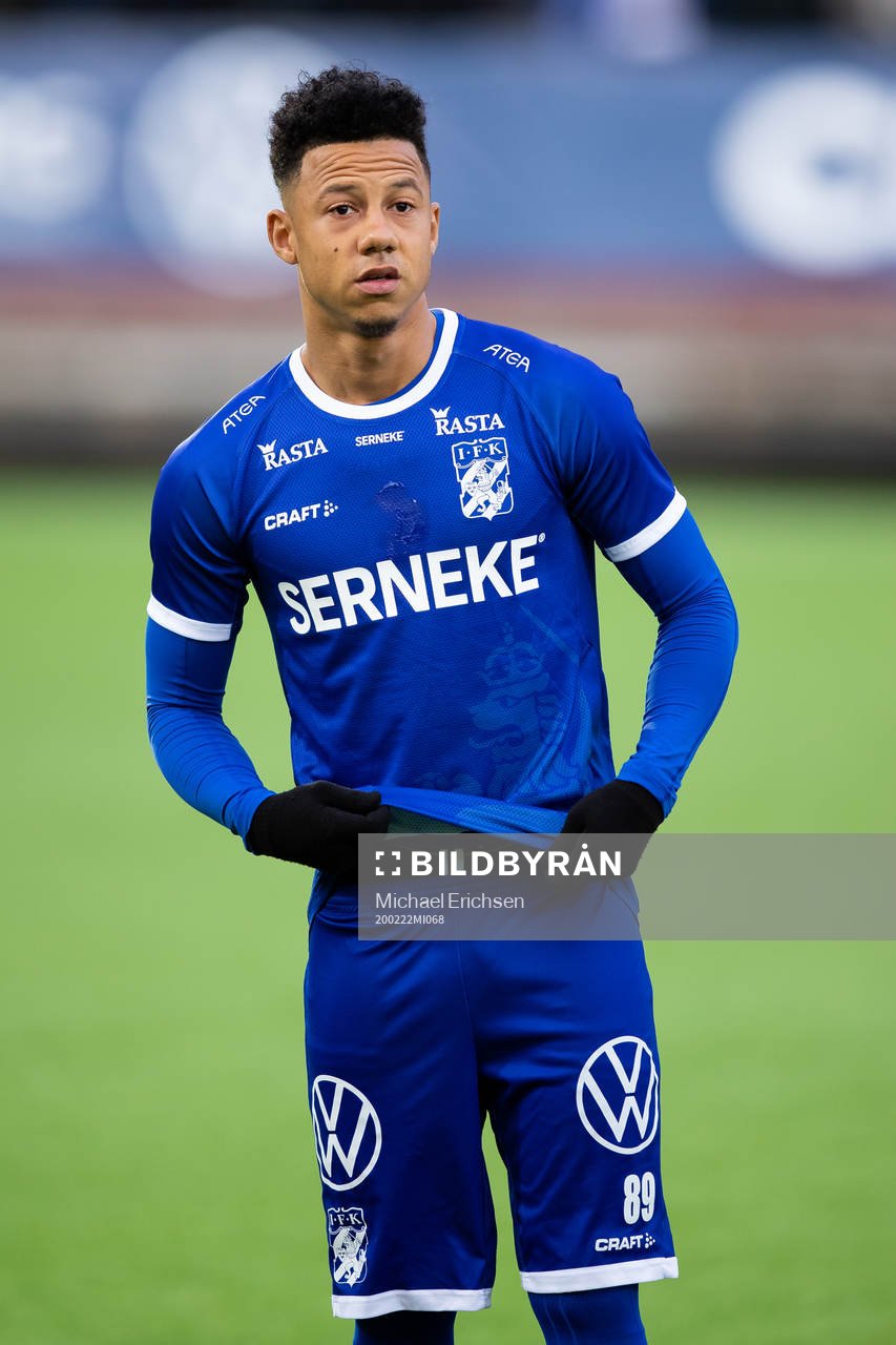 IFK Göteborgs Tobias Sana innan fotbollsmatchen i Svenska