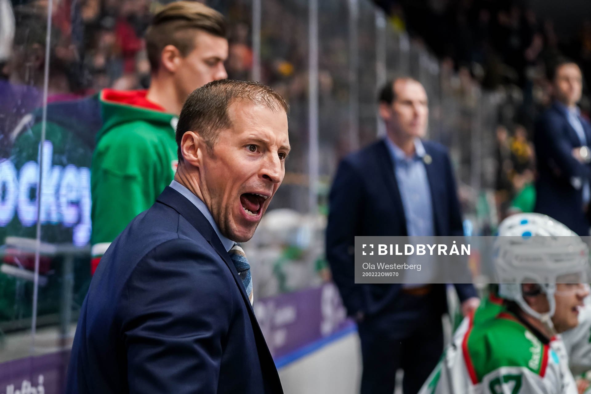 Rögles tränare Cam Abbott reagerar