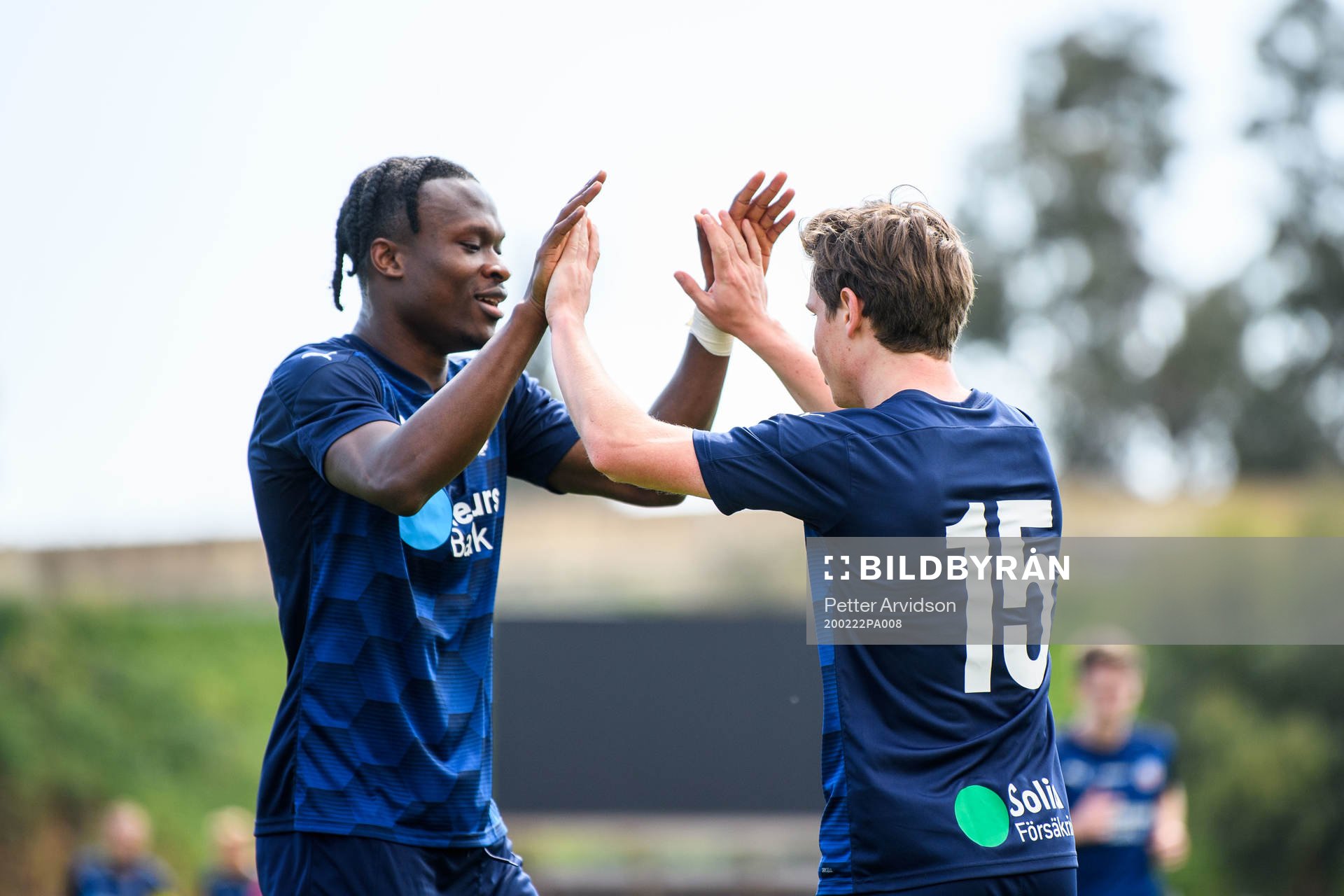 Helsingborgs Noel Mbo och Max Svensson jublar efter 2-0 under en träningsmatch i fotboll mellan Helsingborg och Liepaja den 22 februari 2020 i Larnaca.