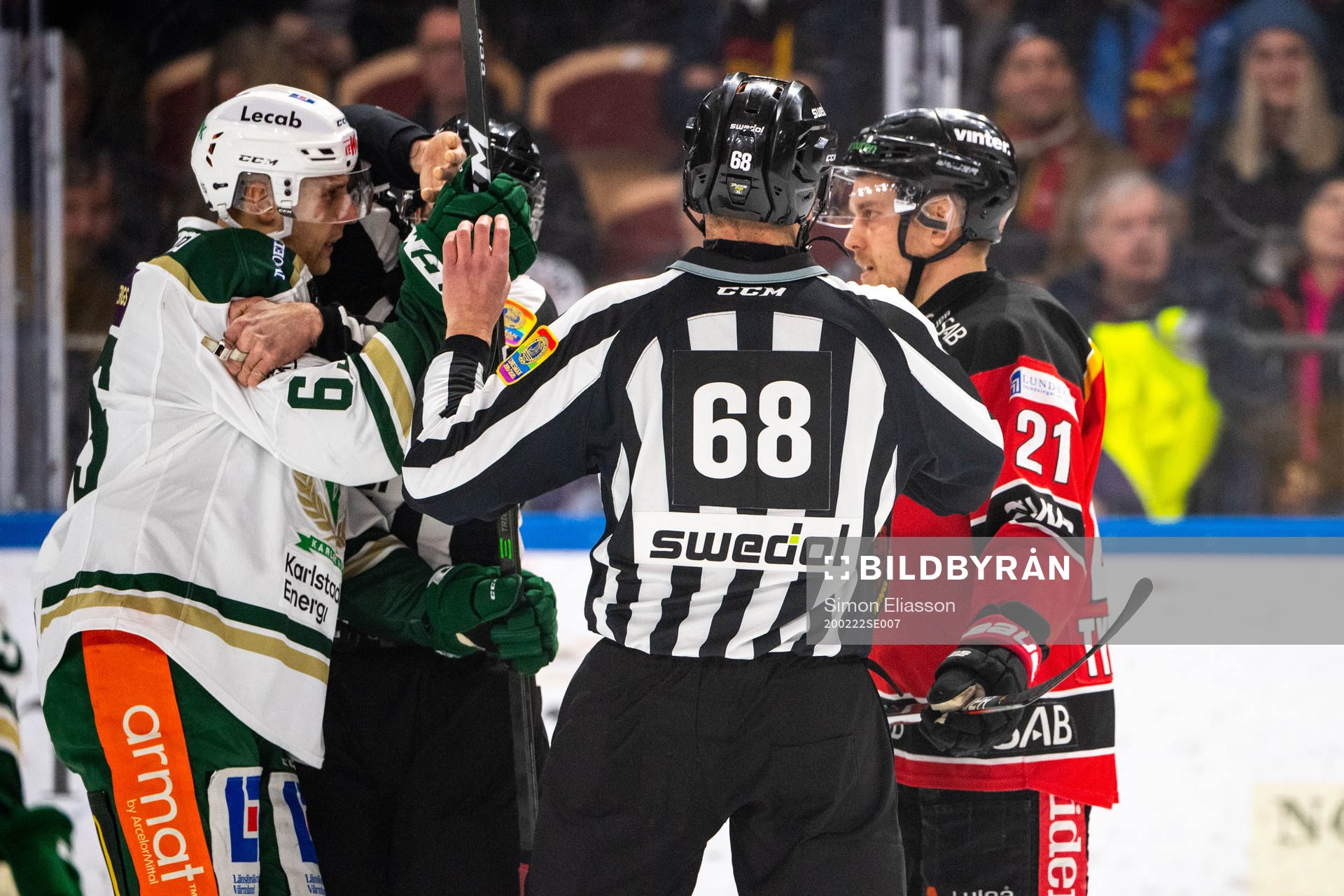 Färjestads Vojtech Mozik och Luleås Juhani Tyrväinen i