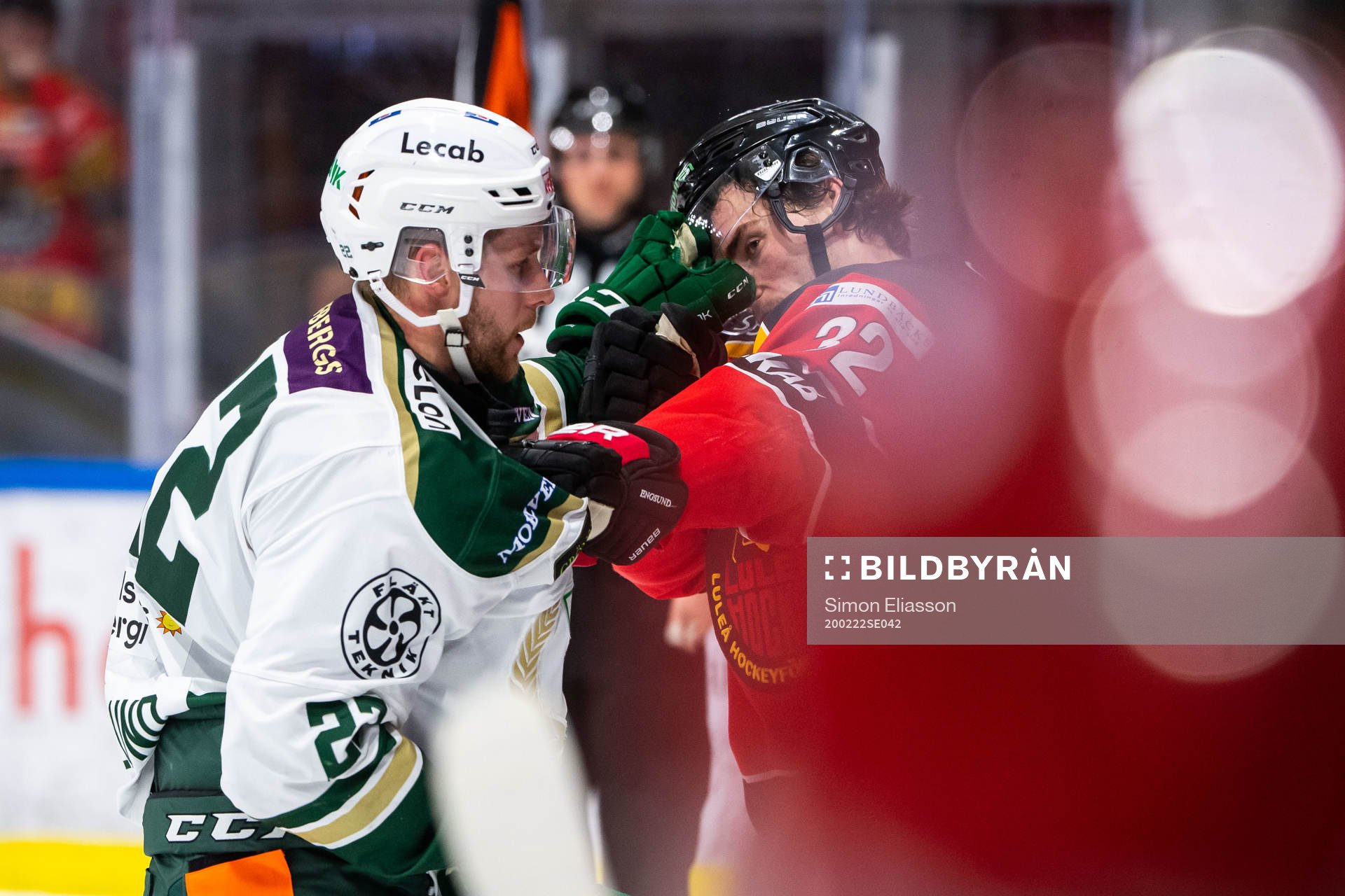 Färjestads Per Åslund och Luleås Oscar Engsund i bråk