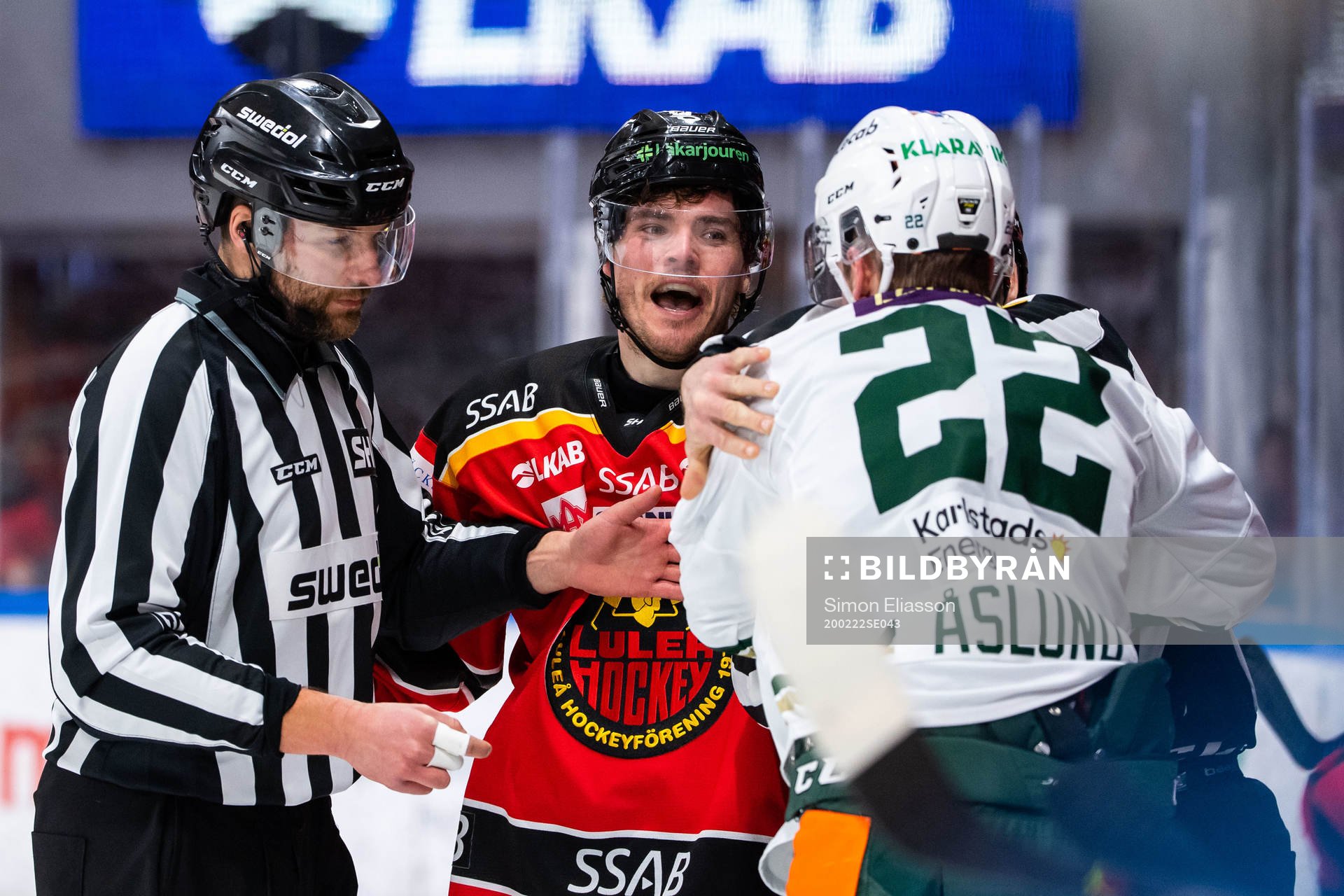 Färjestads Per Åslund och Luleås Oscar Engsund i bråk