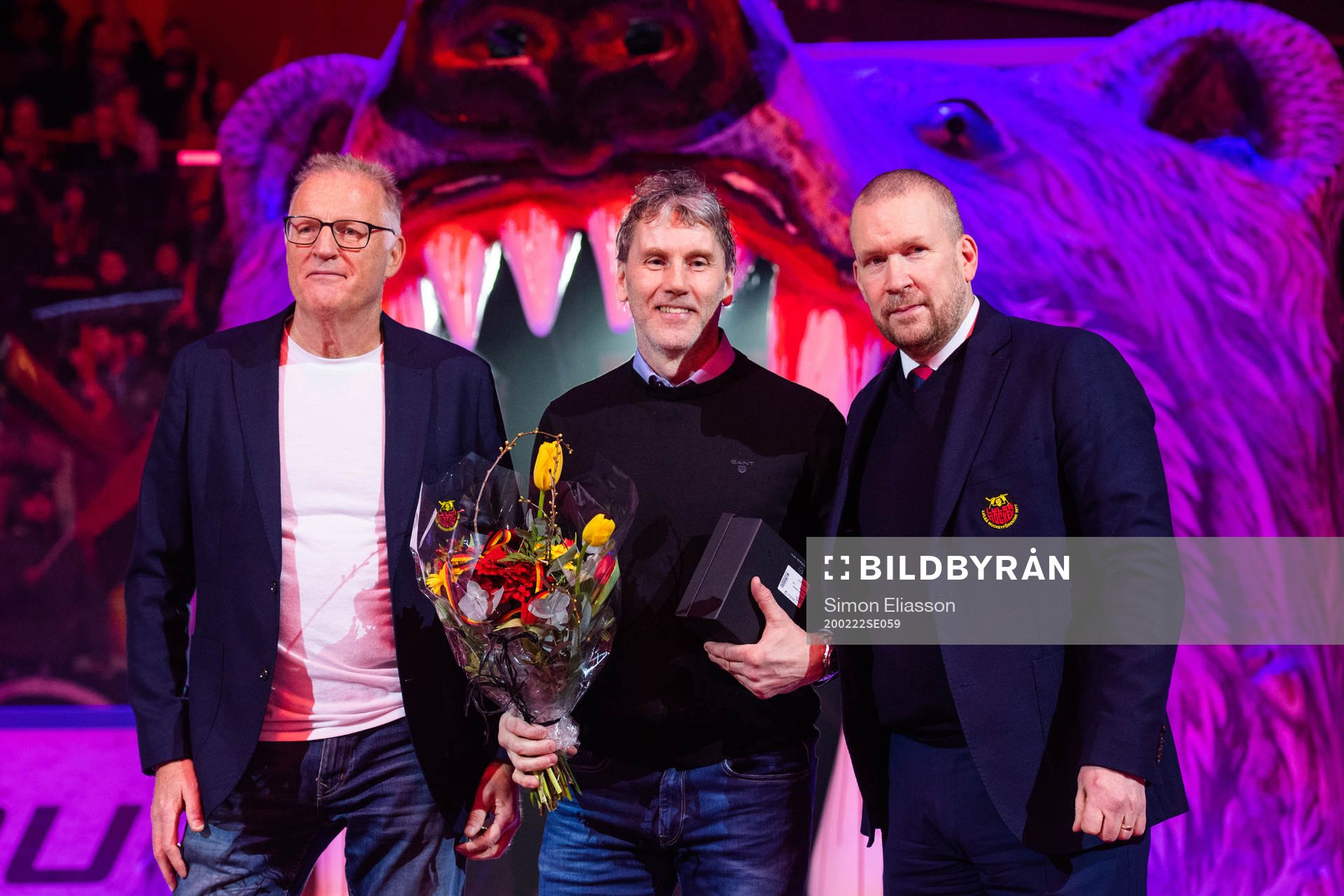 Lars Edström hyllas av Luleås Per Selberg (vänster) och