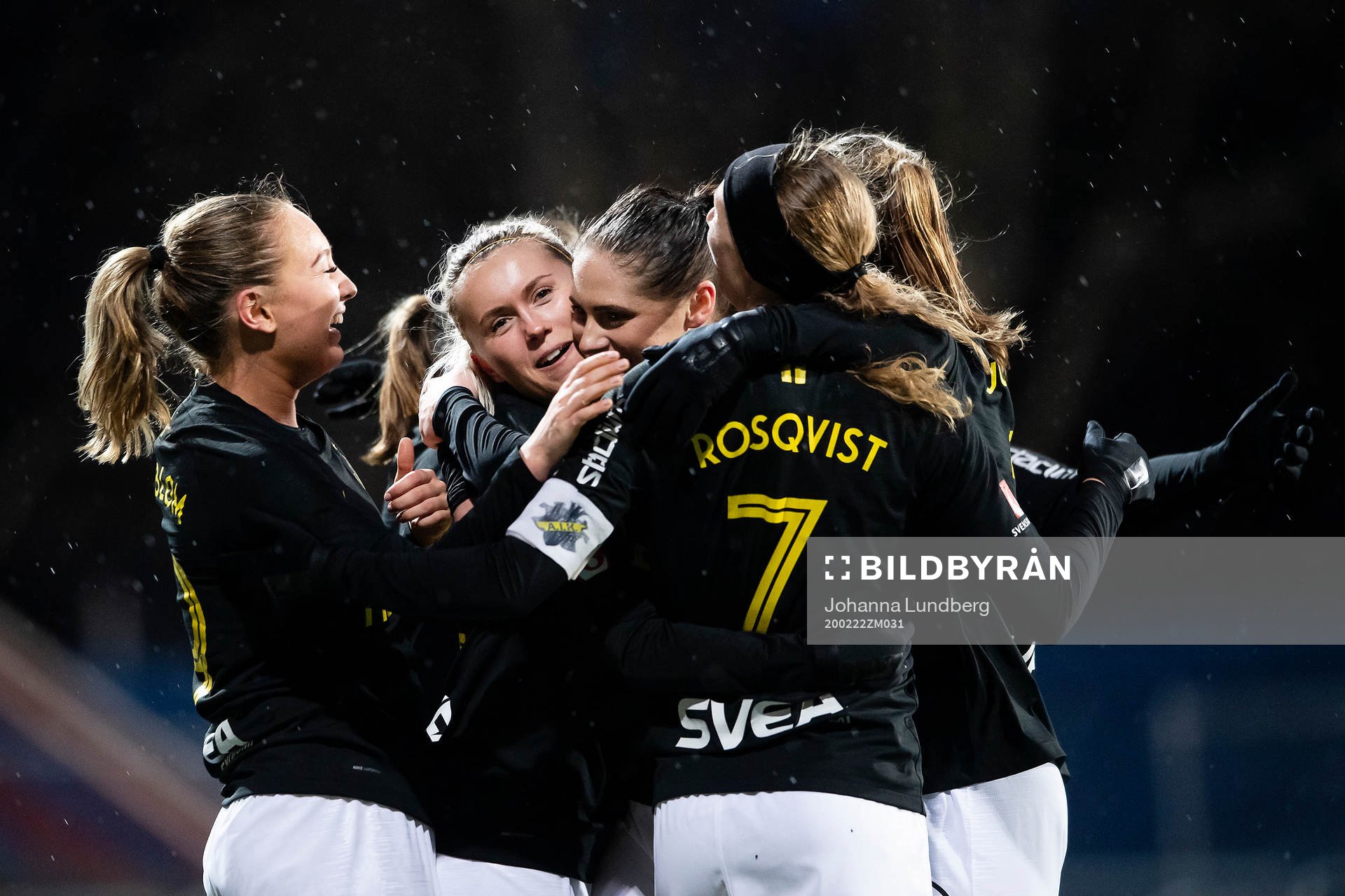 AIK:s spelare jublar efter att Adelisa Grabus gjort 2-1 under fotbollsmatchen i Svenska Cupen mellan AIK och Djurgården den 22 februari 2020 i Stockholm.