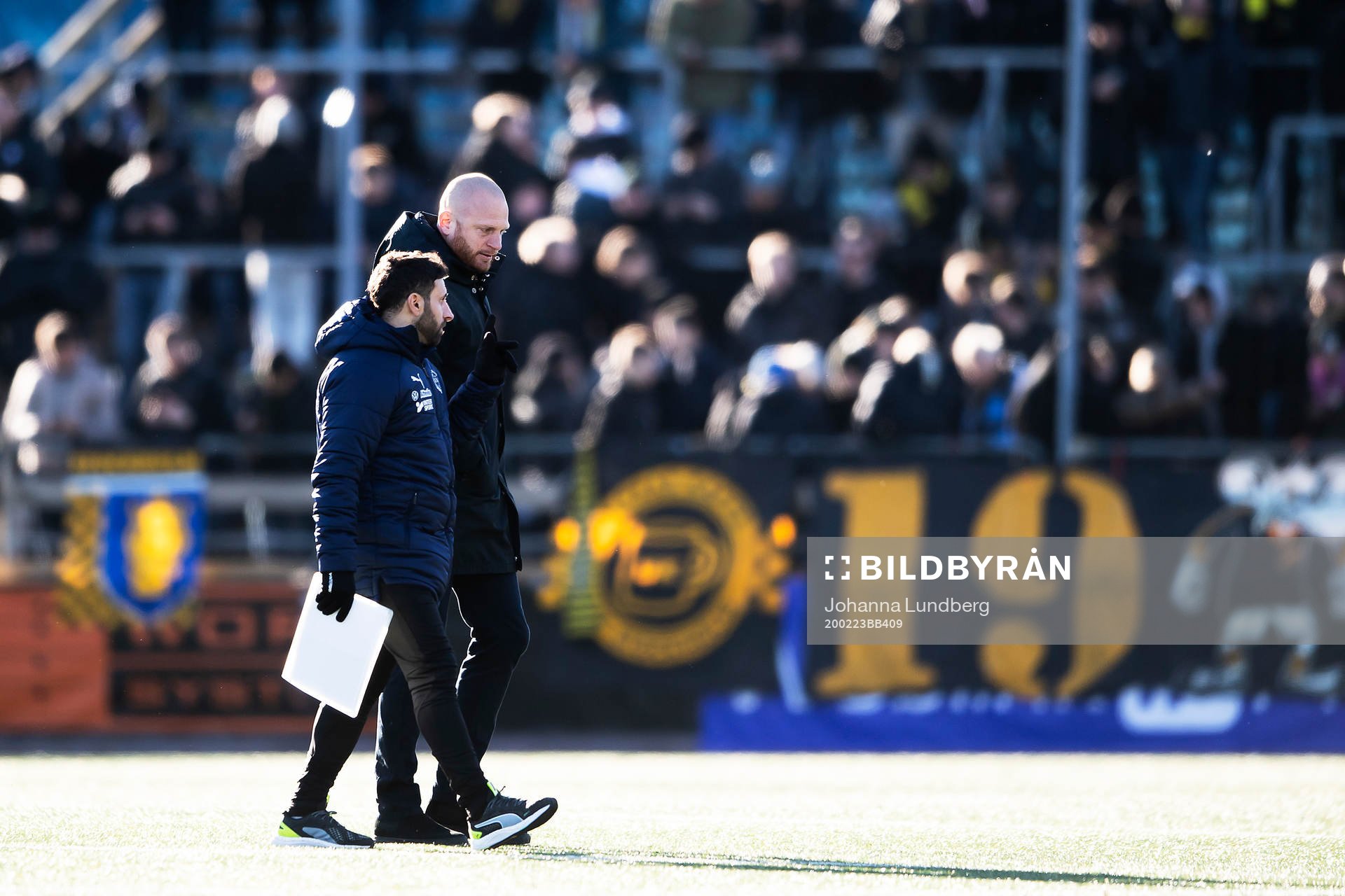 Jönköpings tränare Andreas Brännström och assisterande tränare Charbel Abraham under fotbollsmatchen i Svenska Cupen mellan AIK och Jönköping den 23 februari 2020 i Stockholm.