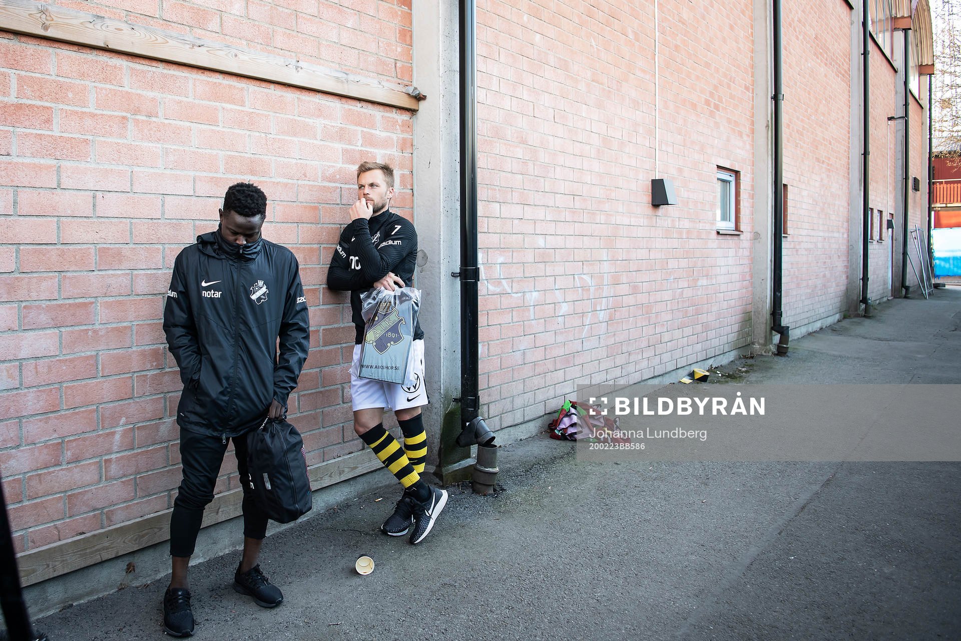s Erick Otieno och Sebastian Larsson deppar