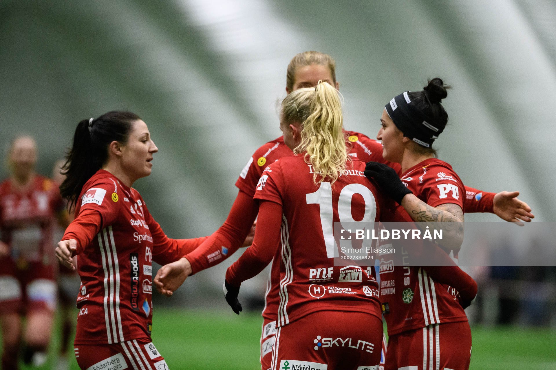 Piteås Fernanda Da Silva jublar med lagkamrater