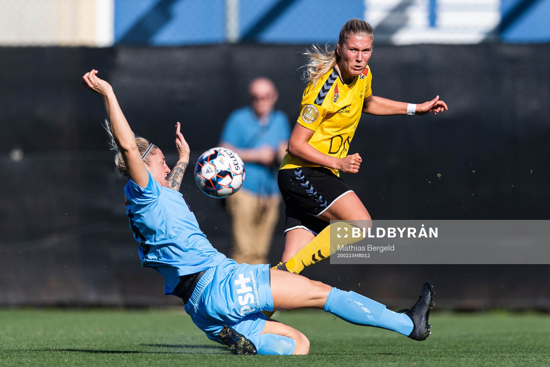 Robyn Decker of Avaldsnes and Emilie Nautnes of LSK Kvinner