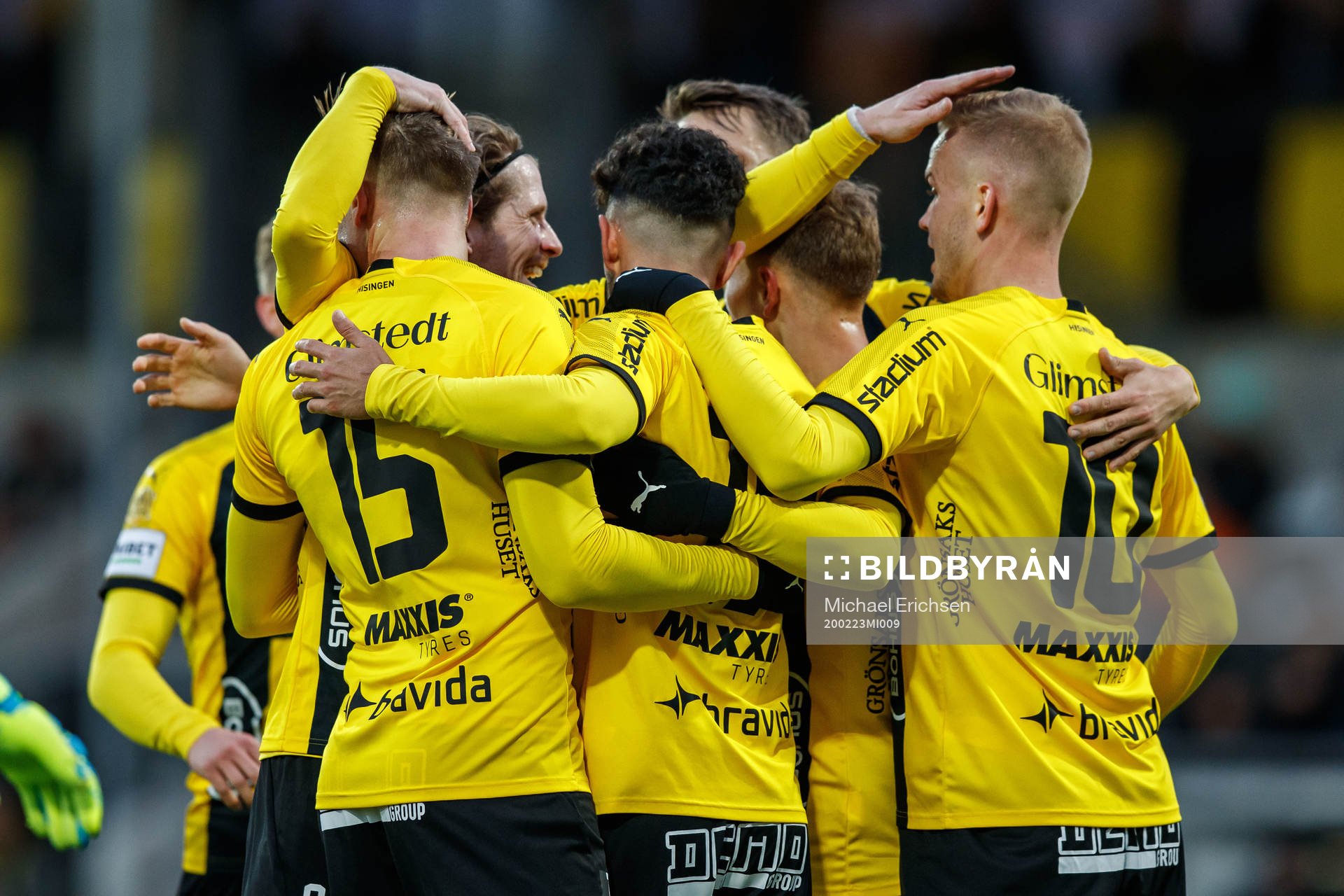 Häckens Daleho Irandust jublar med lagkamrater