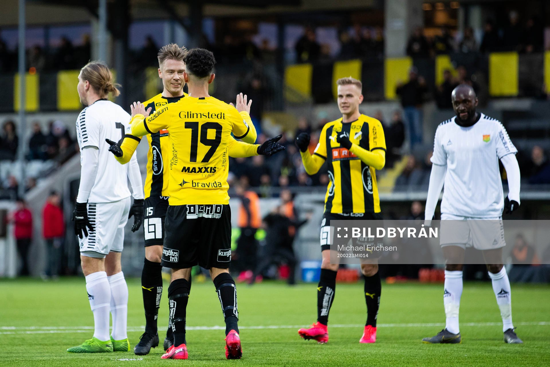 Häckens Daleho Irandust jublar ihop med Alexander