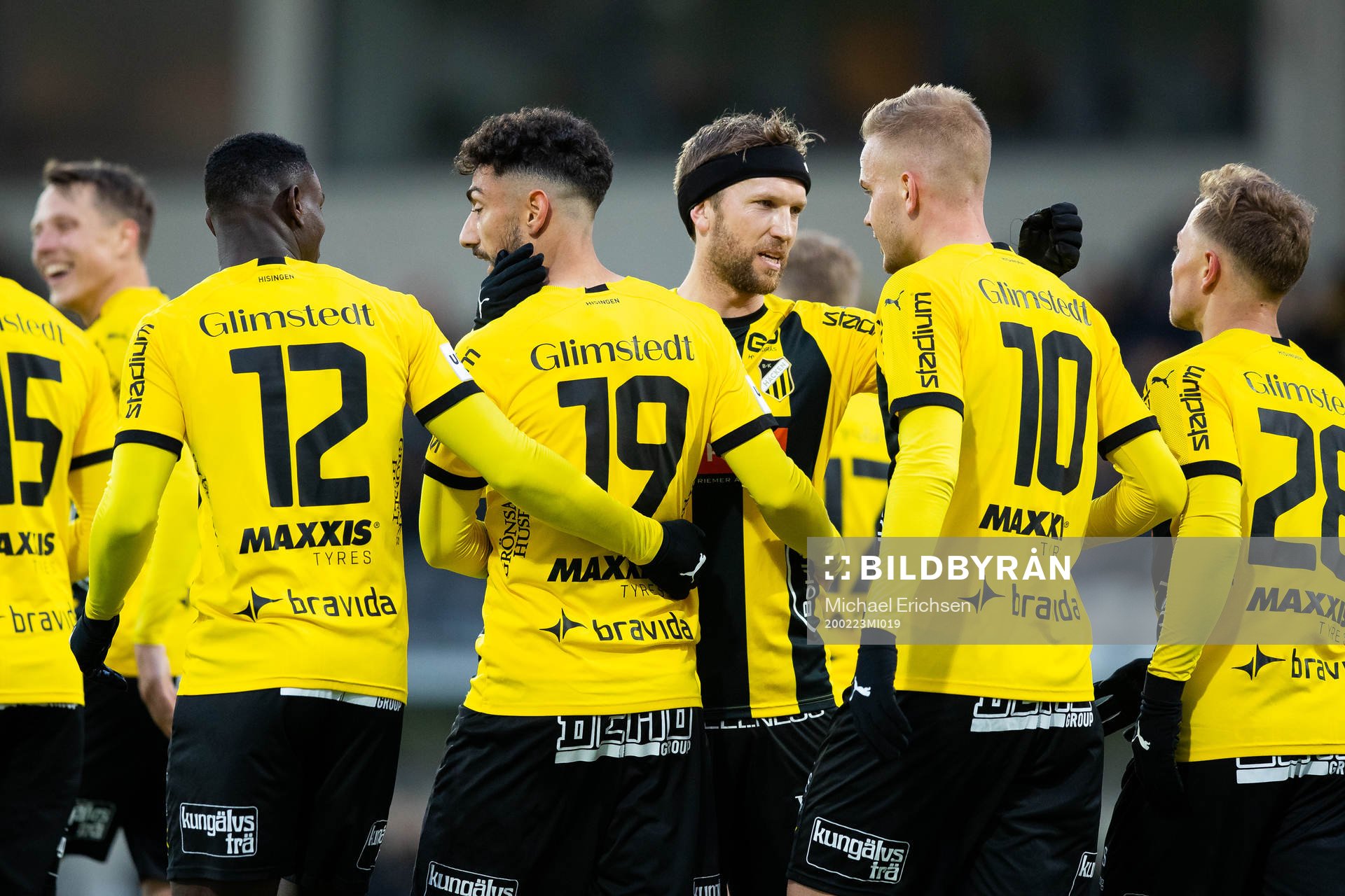 Häckens Daleho Irandust jublar ihop med lagkamrater