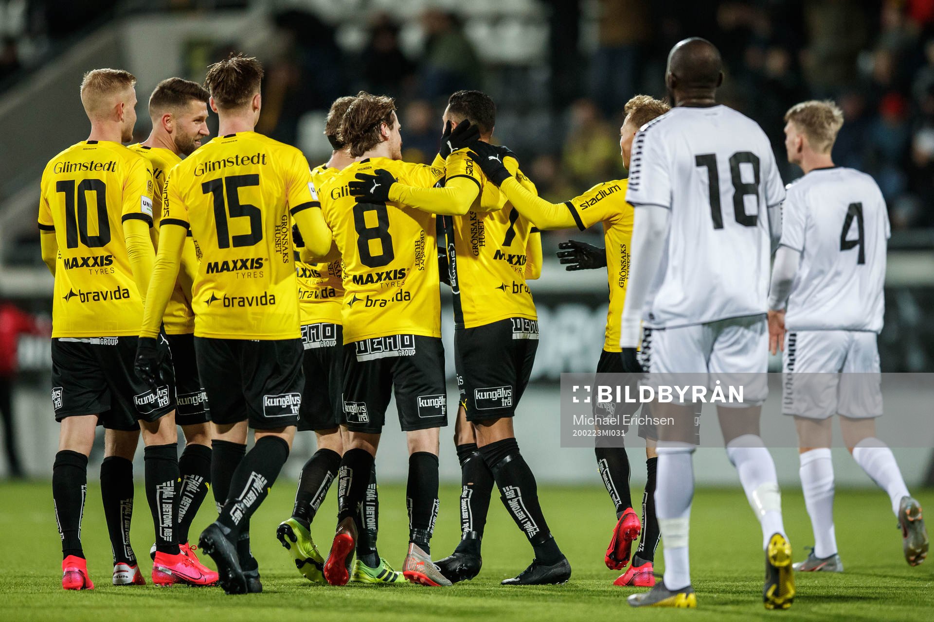 Häckens Ahmed Yasin jublar med lagkamrater