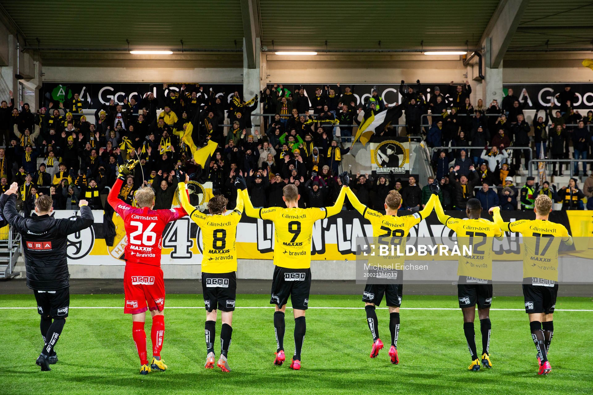 Häcken jublar framför klacken
