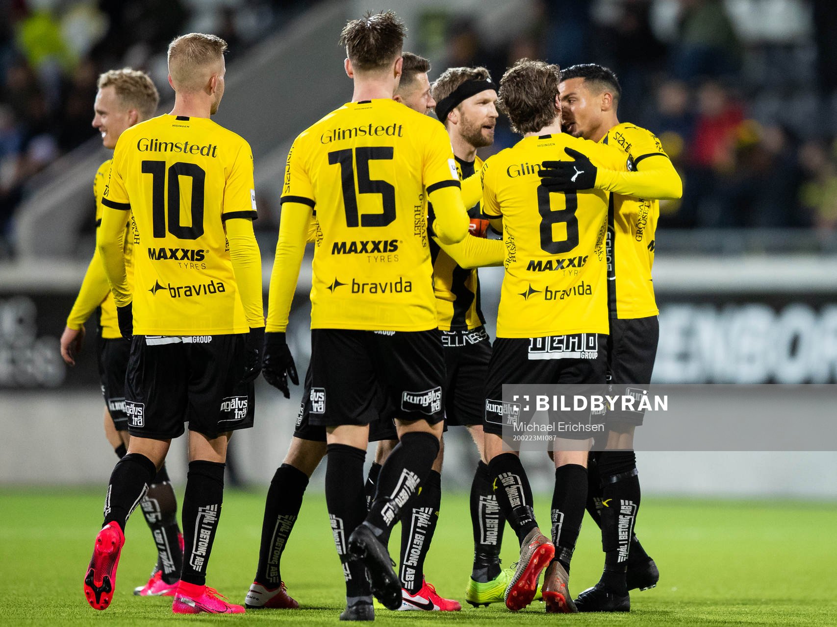 Häckens Ahmed Yasin jublar med lagkamrater