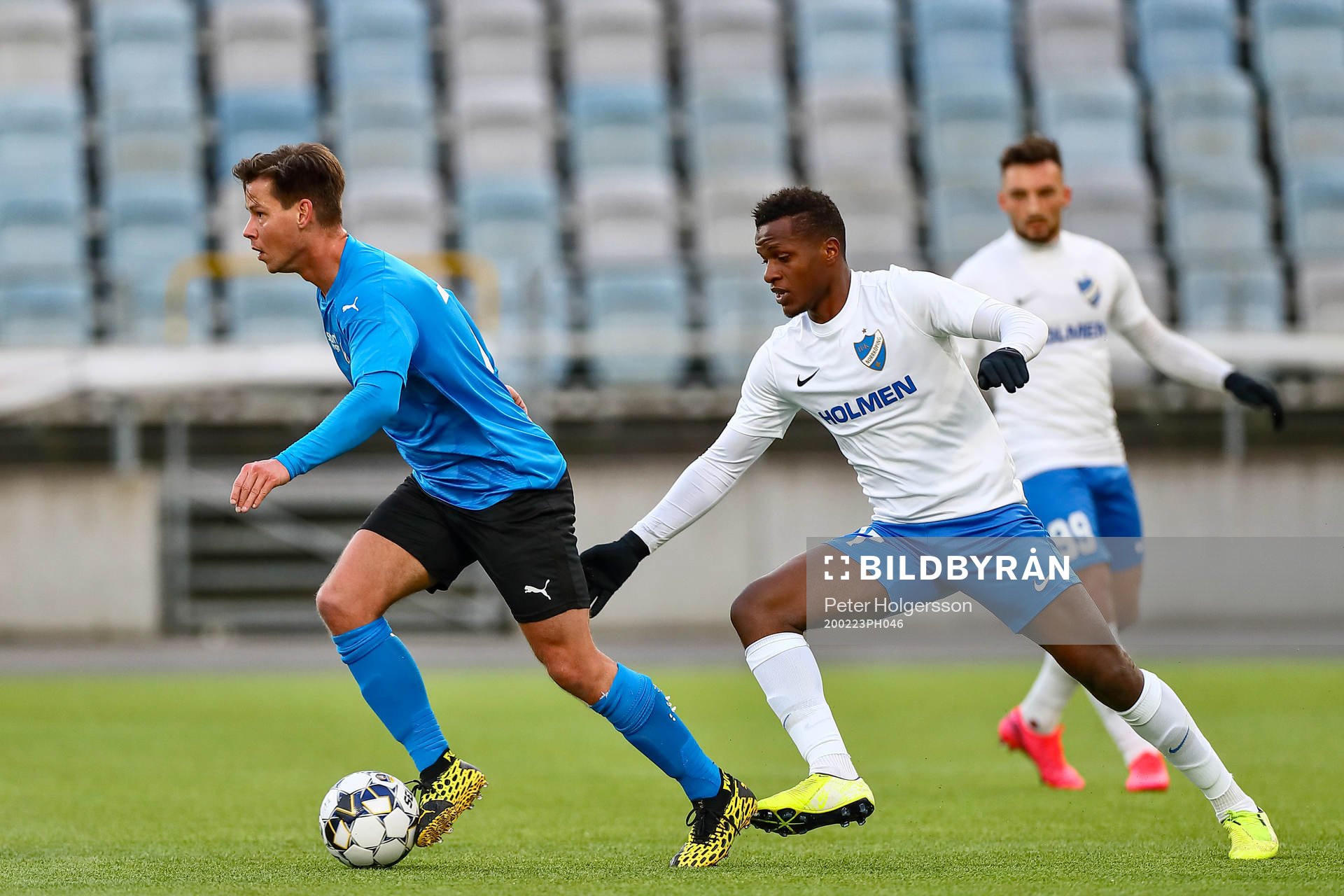 Halmstads Dusan Djuric och IFK Norrköpings Manasse Kusu